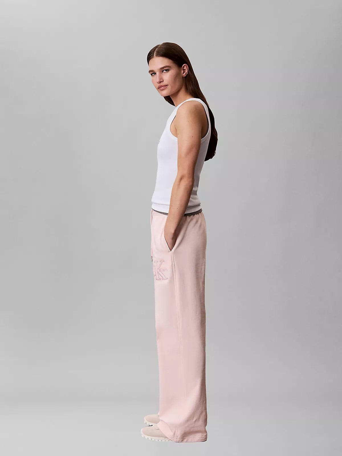Calvin Klein Calvin Klein Kadın Rahat Kesim CK Logo İşlemeli Geniş Paça Pembe Eşofman Altı LV047G822G-VG3