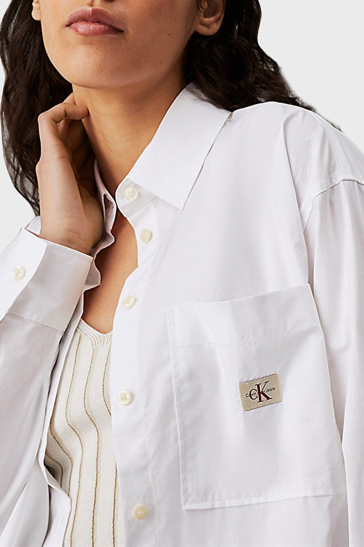 Calvin Klein Calvin Klein Kadın Rahat Kalıp Cep Detaylı Logo Etiketli Uzun Kollu Beyaz Gömlek J20J224436-YAF