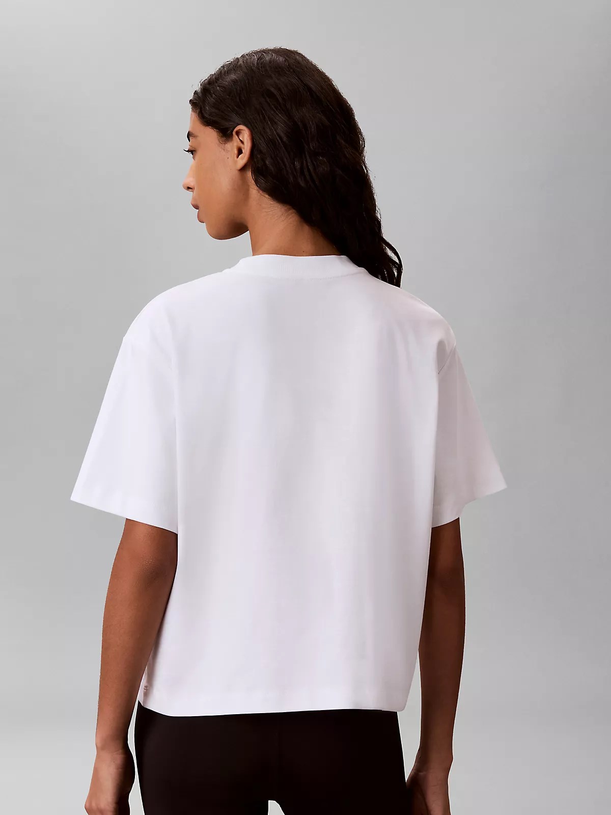 Calvin Klein Calvin Klein Kadın Rahat Kalıp Logo Baskılı Yuvarlak Yakalı Kısa Kollu Beyaz T-Shirt LV047G839G-YAF