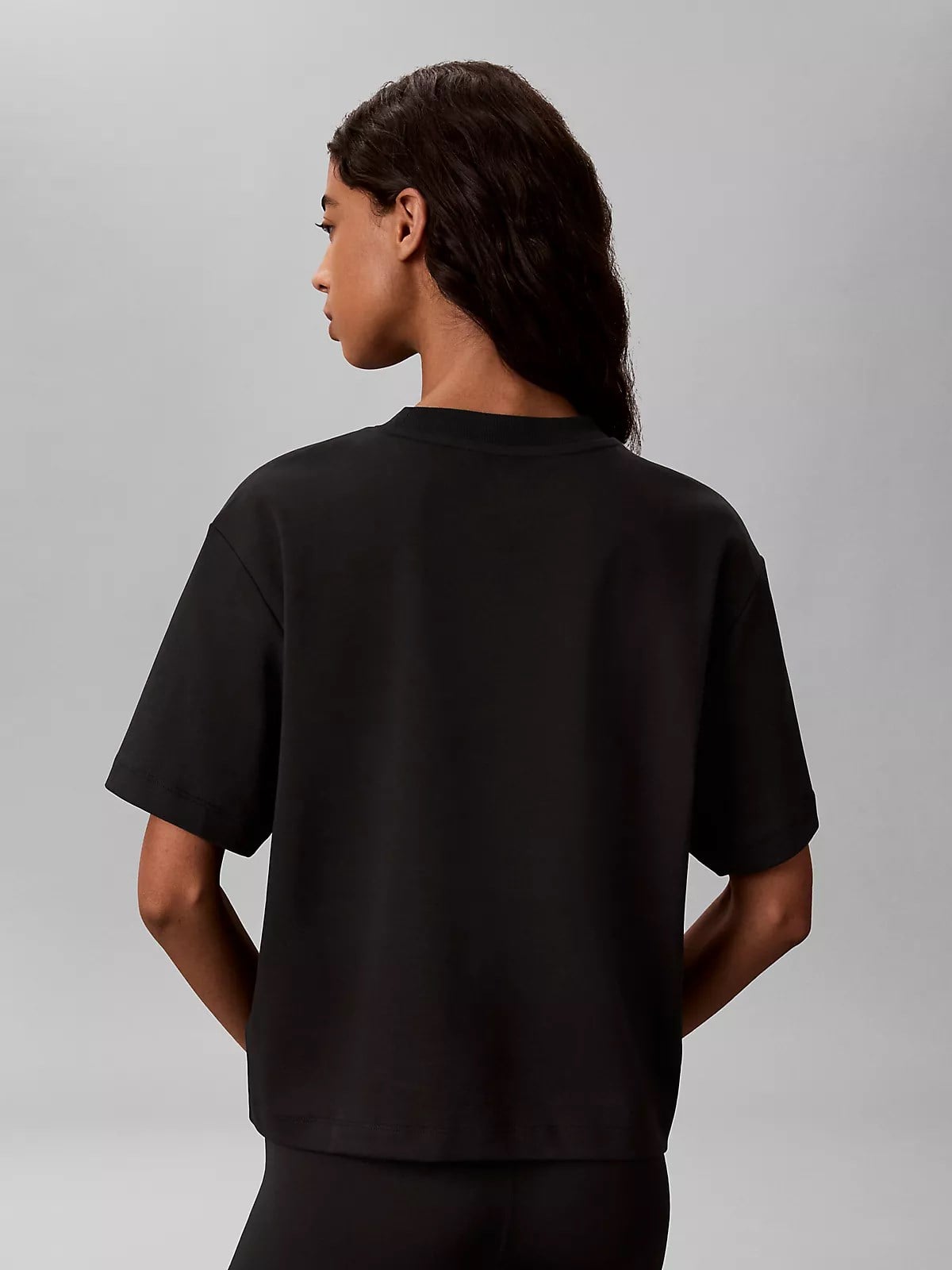 Calvin Klein Calvin Klein Kadın Rahat Kalıp Logo Baskılı Yuvarlak Yakalı Kısa Kollu Siyah T-Shirt LV047G839G-UB1