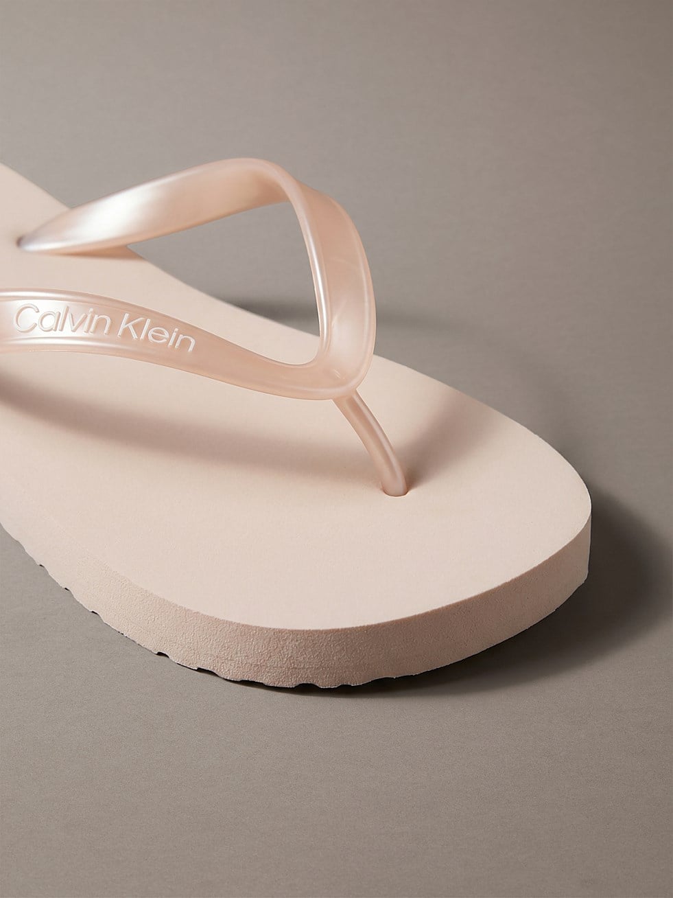 Calvin Klein Calvin Klein Kadın Rahat Taban Logo Detaylı Parmak Arası Bej Terlik HW0HW02956-ABJ