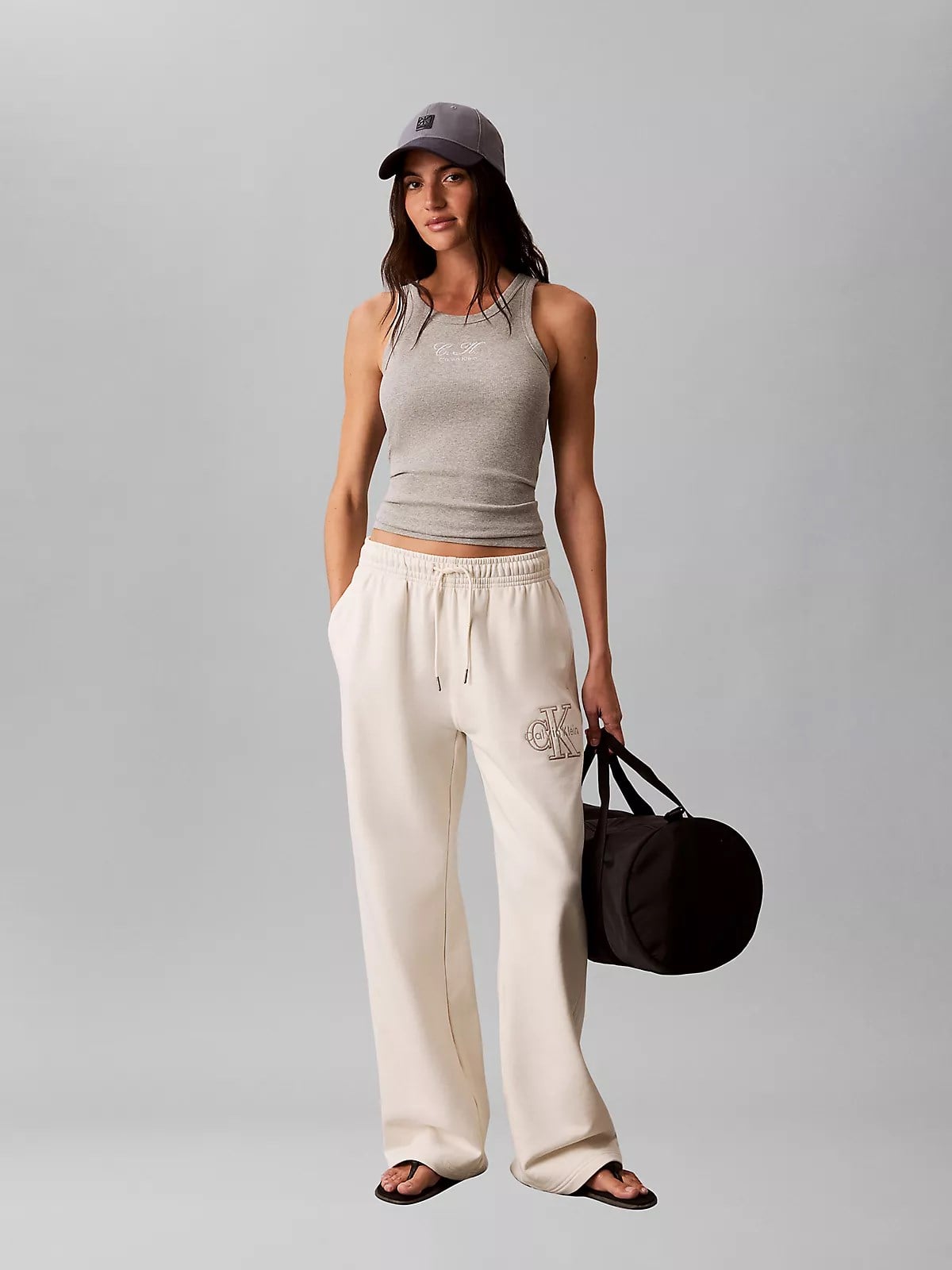 Calvin Klein Calvin Klein Kadın Rahat Kesim CK Logo İşlemeli Geniş Paça Ekru Eşofman Altı LV047G822G-YAS