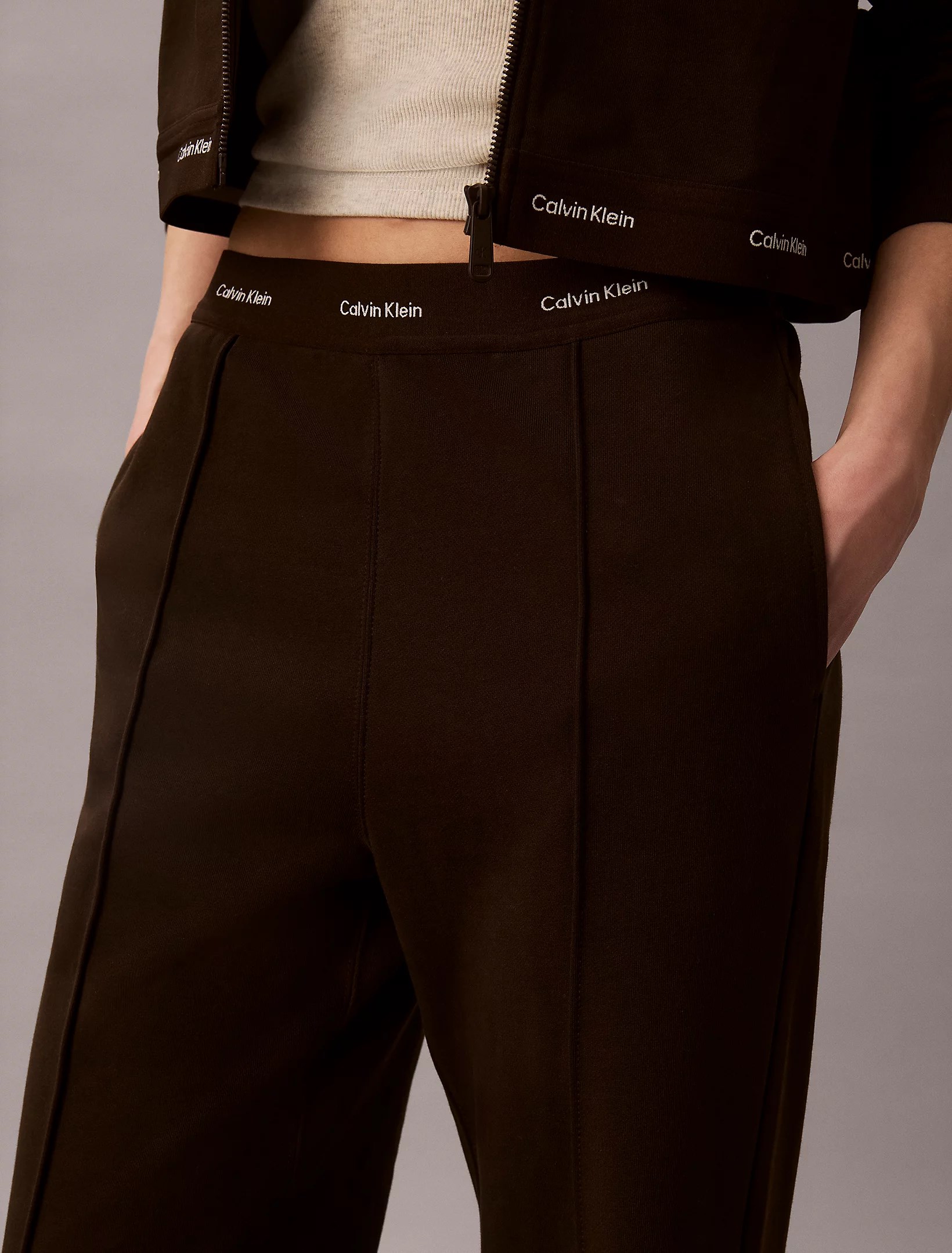 Calvin Klein Calvin Klein Kadın Rahat Kesim Lastikli Yüksek Belli Geniş Paçalı Pamuklu Pileli Koyu Kahve Eşofman Altı LV047G253G-TO2