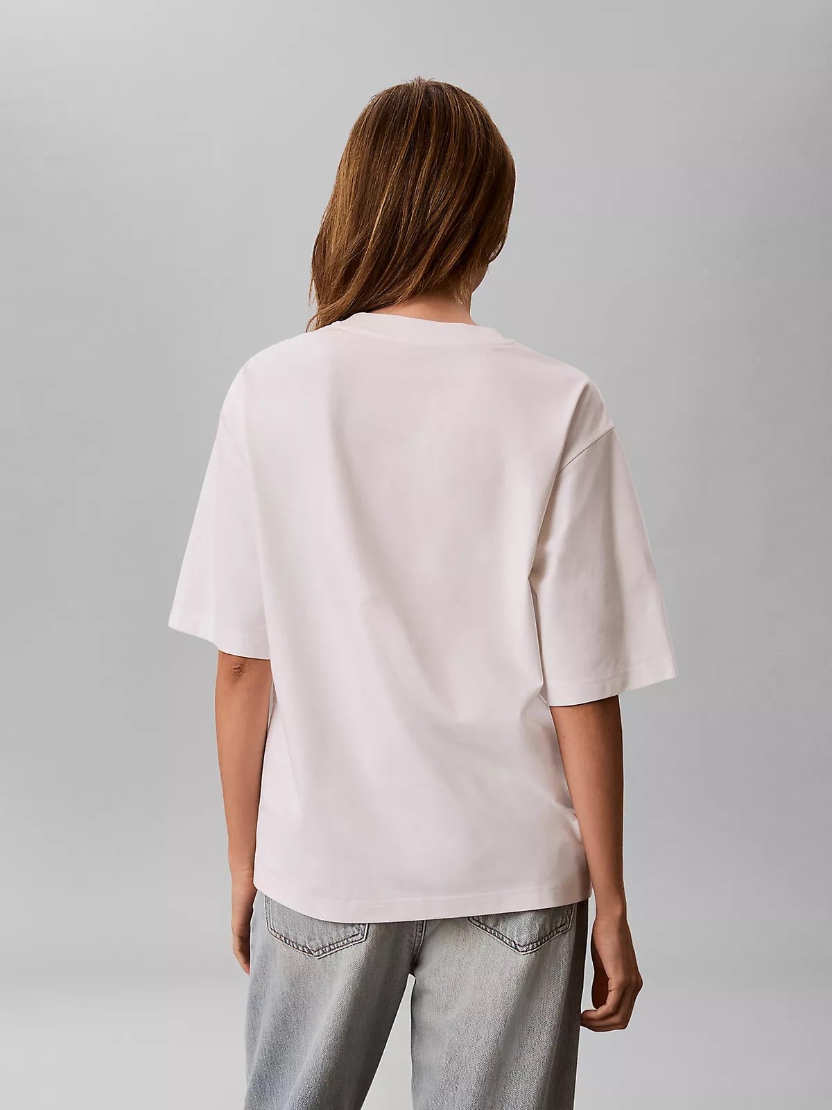 Calvin Klein Calvin Klein Kadın Rakat Kesim Yuvarlak Yakalı Pamuklu Kısa Kollu Beyaz T-Shirt LV047C206G-YAF