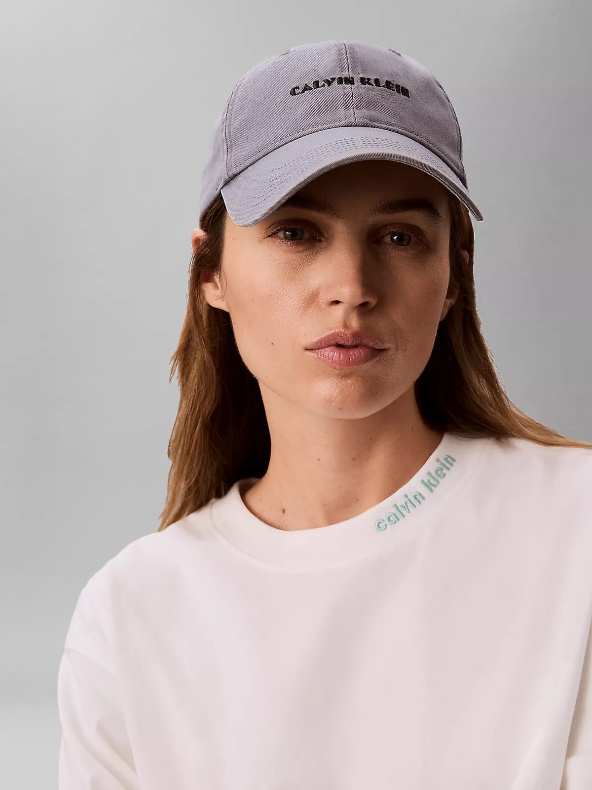Calvin Klein Calvin Klein Kadın Rakat Kesim Yuvarlak Yakalı Pamuklu Kısa Kollu Beyaz T-Shirt LV047C206G-YAF