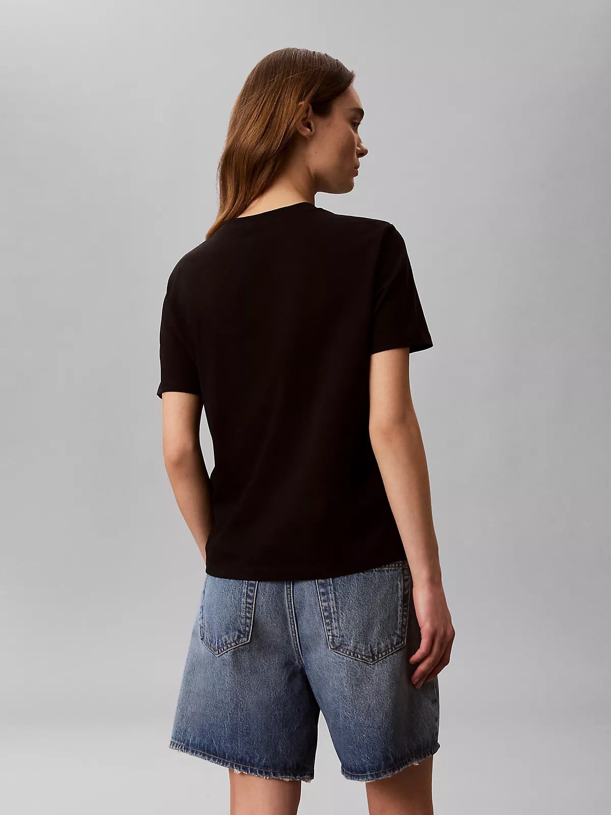 Calvin Klein Calvin Klein Kadın Regular Fit Yuvarlak Yakalı Logo Baskılı Kısa Kollu Crop Siyah T-Shirt LV044G801G-UB1