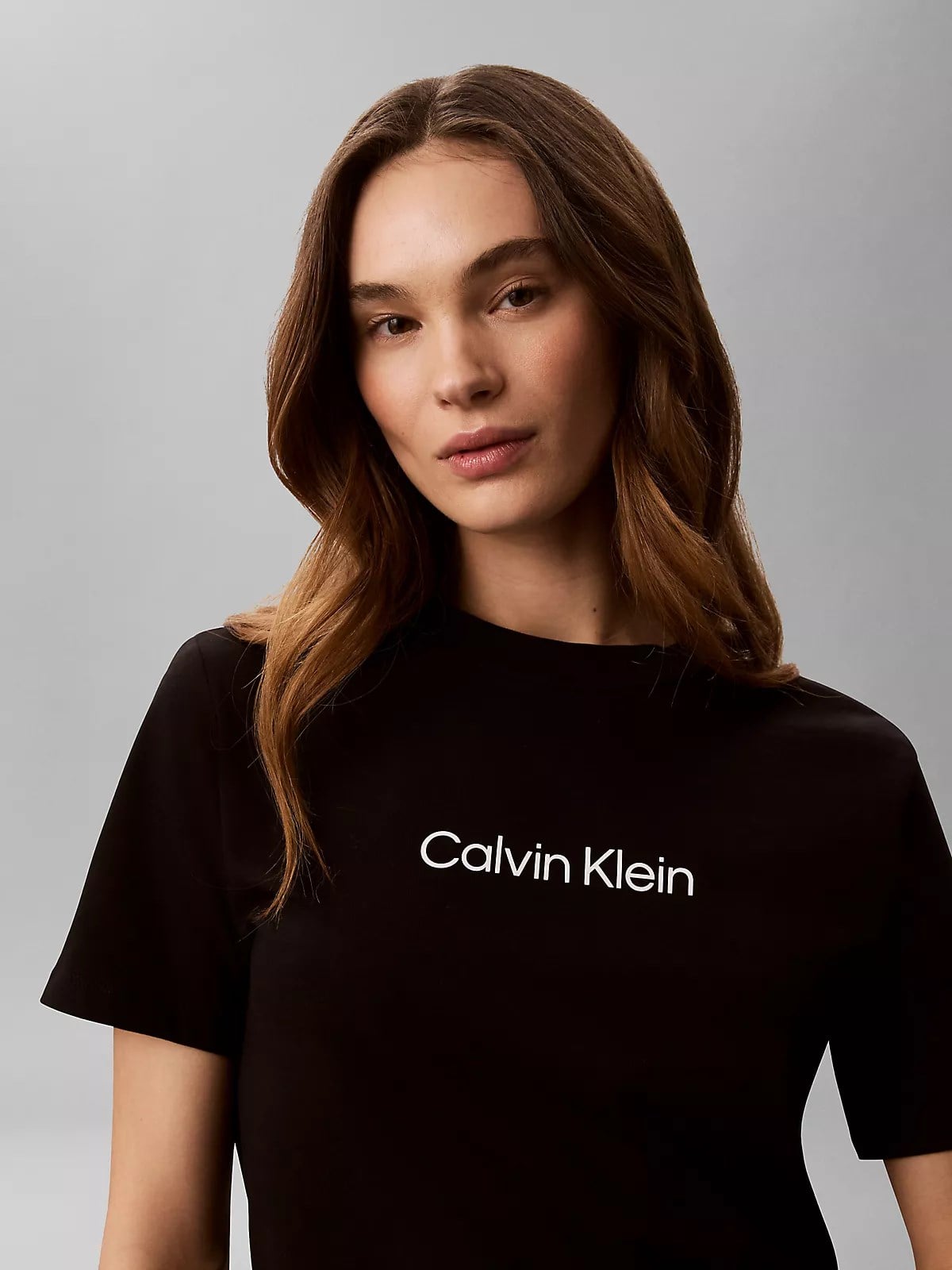 Calvin Klein Calvin Klein Kadın Regular Fit Yuvarlak Yakalı Logo Baskılı Kısa Kollu Crop Siyah T-Shirt LV044G801G-UB1