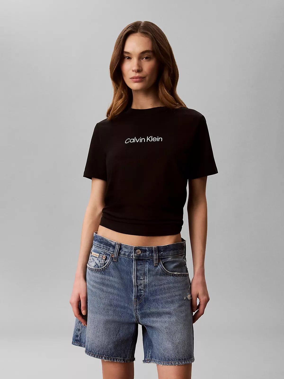 Calvin Klein Calvin Klein Kadın Regular Fit Yuvarlak Yakalı Logo Baskılı Kısa Kollu Crop Siyah T-Shirt LV044G801G-UB1