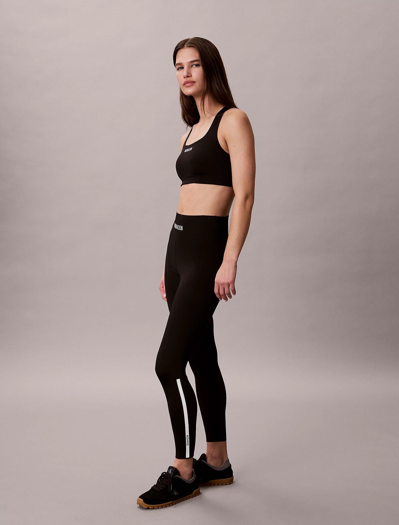 Calvin Klein Calvin Klein Kadın Sırtı Çapraz Slim Fit Yuvarlak Yaka Esnek Kumaş Siyah Spor Büstiyer LVGWS6K191-UB1