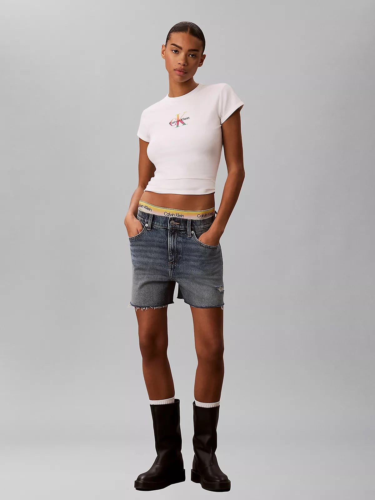 Calvin Klein Calvin Klein Kadın Slim Fit Yuvarlak Yakalı Pamuklu CK Logo Baskılı Kısa Kollu Beyaz T-Shirt LV047G832G-YAF