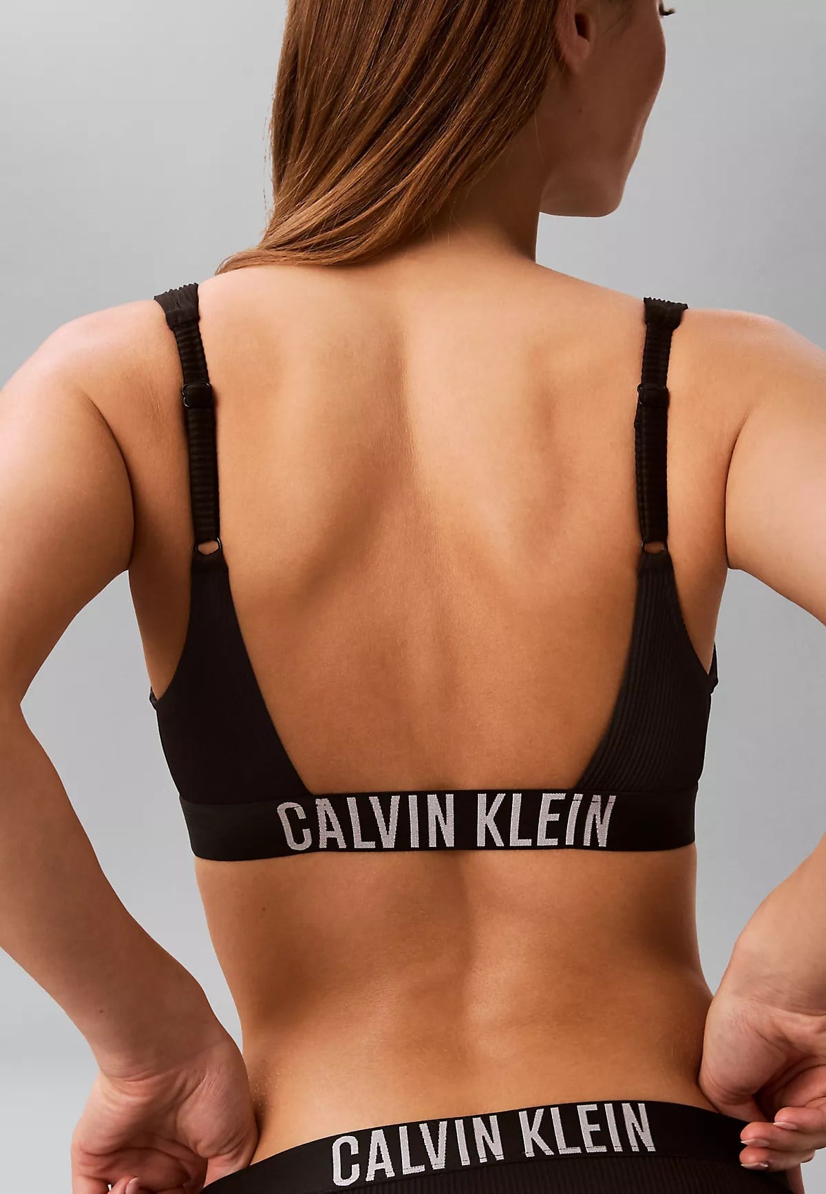 Calvin Klein Calvin Klein Kadın Slim Fit Rahat Calvin Klein Yazı Detay Siyah Bikini Üstü LV00Q61211-UB1