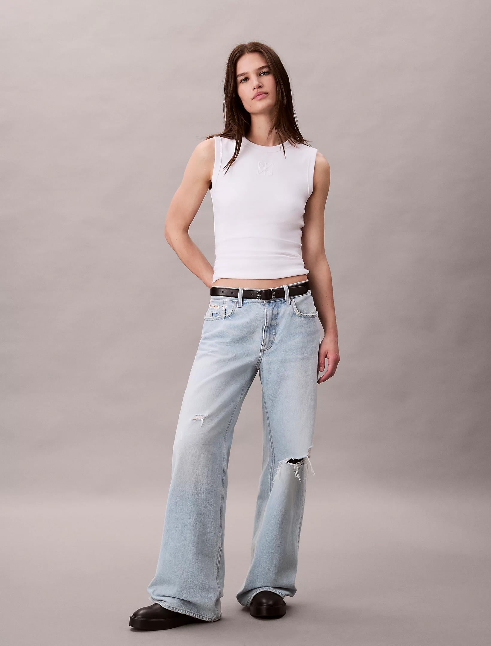 Calvin Klein Calvin Klein Kadın Slim Fit Yuvarlak Yakalı Kolsuz CK Logo İşlemeli Beyaz Bluz LV044D200G-YAA