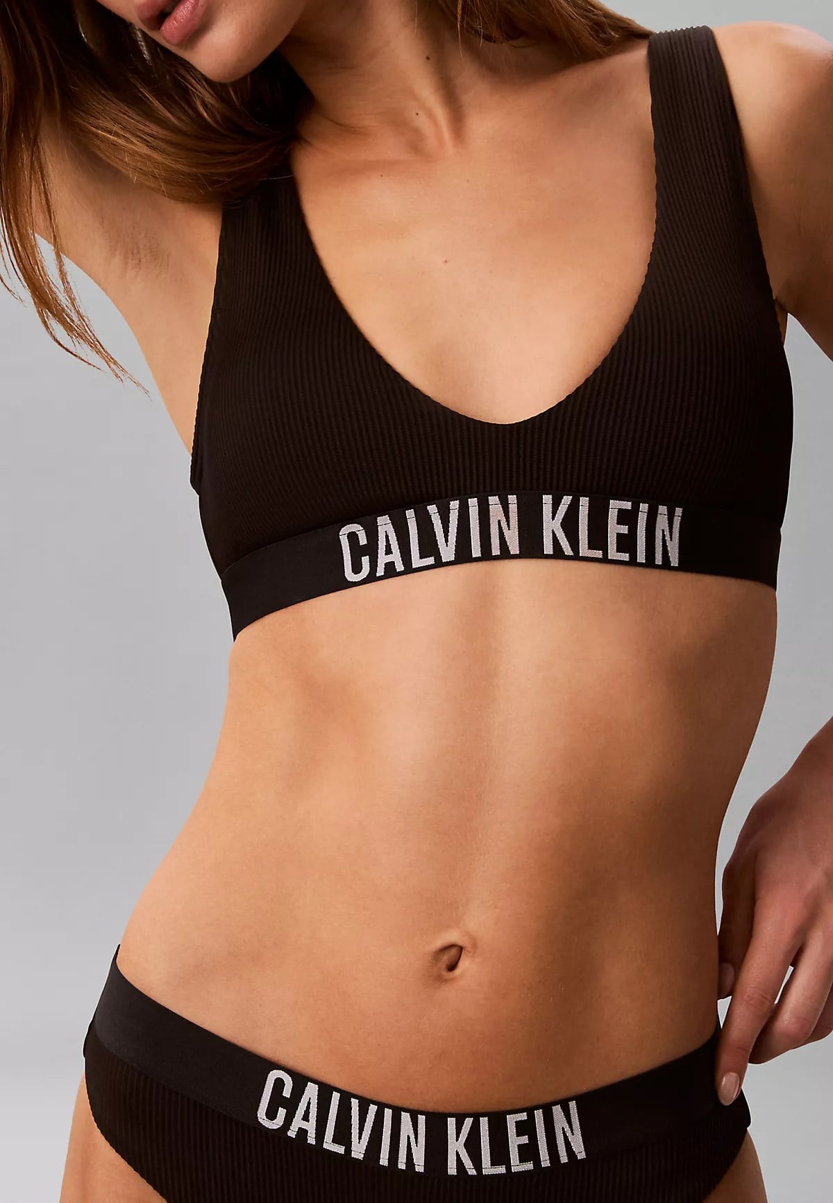 Calvin Klein Calvin Klein Kadın Slim Fit Rahat Calvin Klein Yazı Detay Siyah Bikini Üstü LV00Q61211-UB1