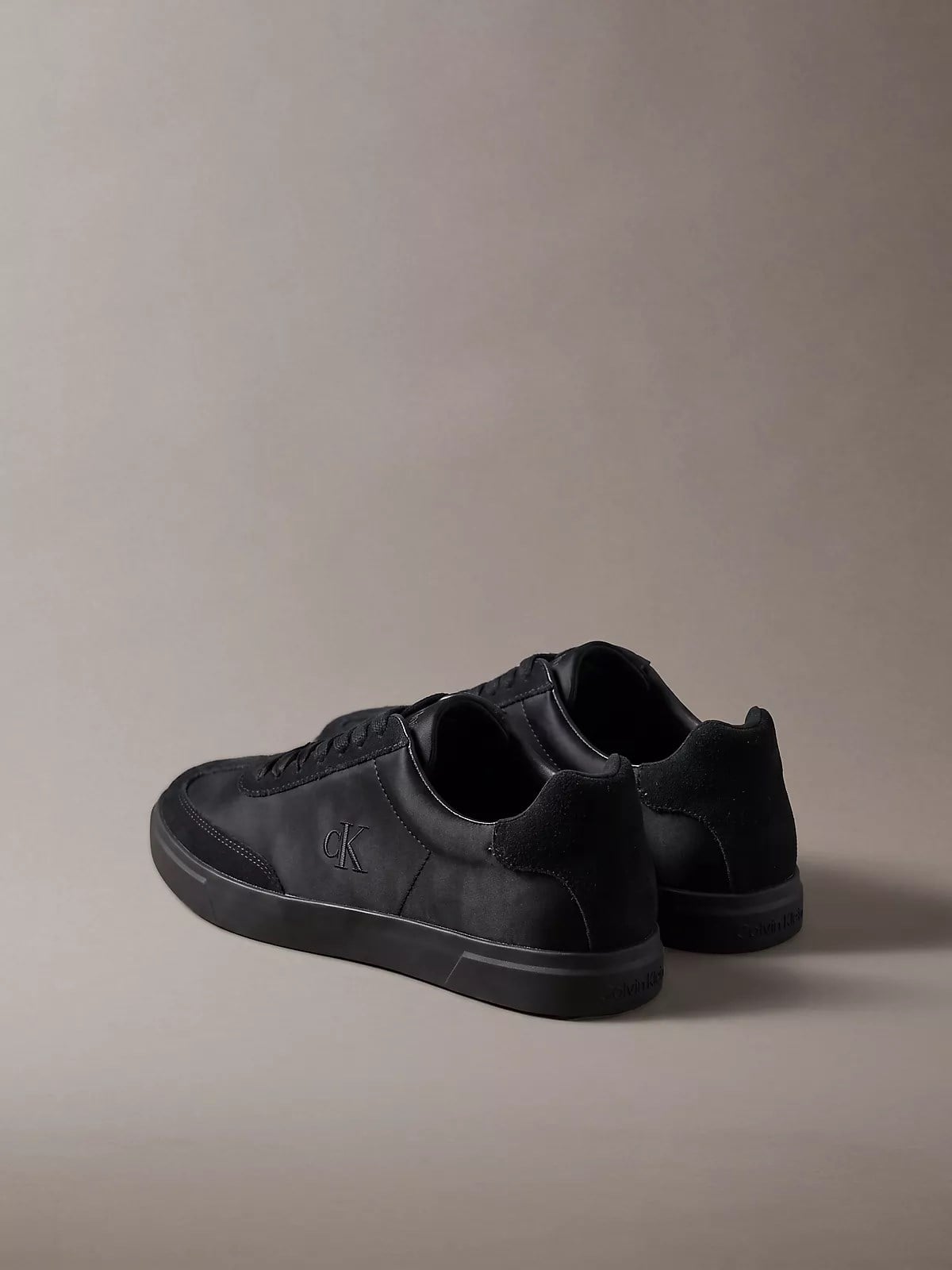 Calvin Klein Calvin Klein Kadın Yumuşak Süet Deri Rahat Taban Bağcıklı Yuvarlak Burun Siyah Sneaker HW0HW03288-0GJ