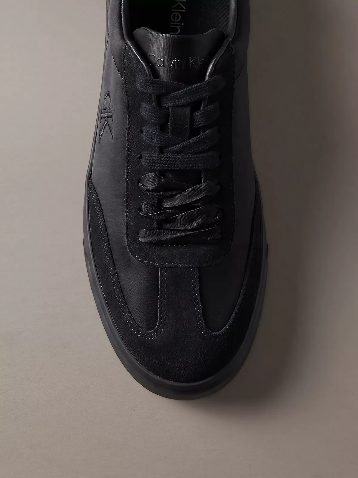 Calvin Klein Calvin Klein Kadın Yumuşak Süet Deri Rahat Taban Bağcıklı Yuvarlak Burun Siyah Sneaker HW0HW03288-0GJ