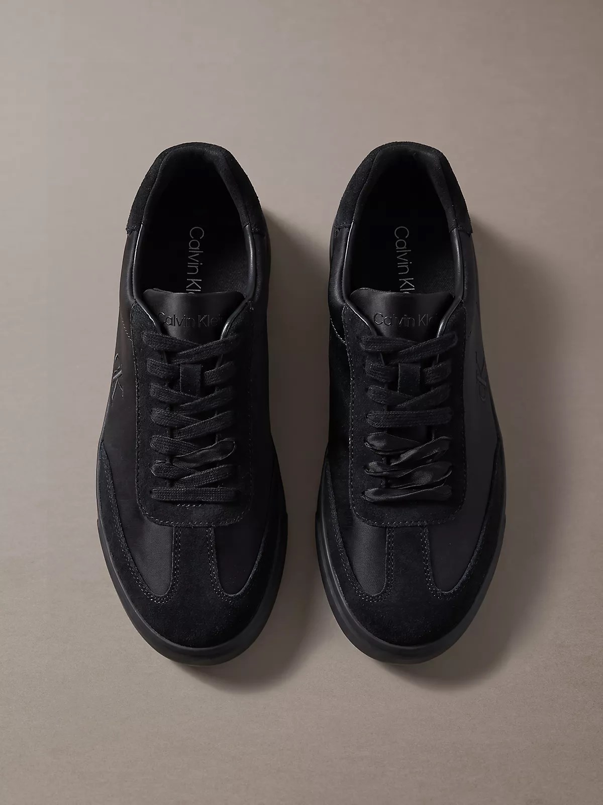 Calvin Klein Calvin Klein Kadın Yumuşak Süet Deri Rahat Taban Bağcıklı Yuvarlak Burun Siyah Sneaker HW0HW03288-0GJ