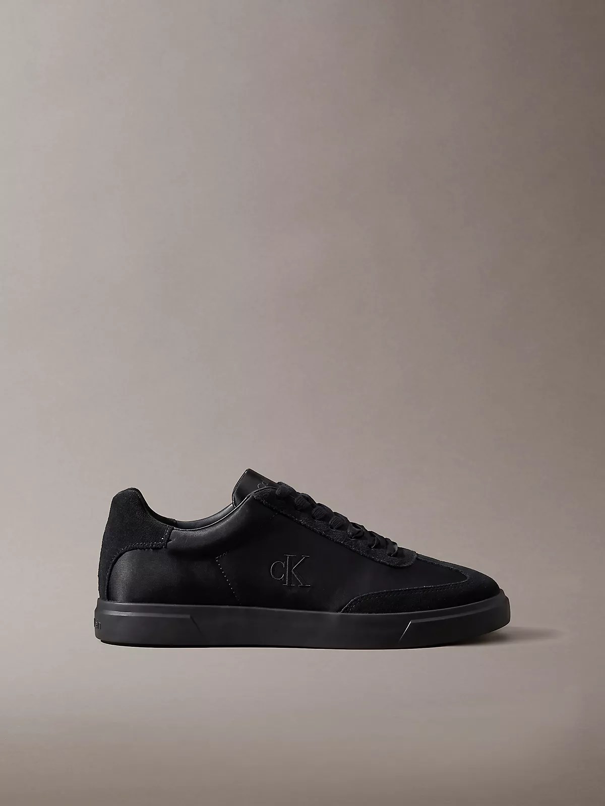 Calvin Klein Calvin Klein Kadın Yumuşak Süet Deri Rahat Taban Bağcıklı Yuvarlak Burun Siyah Sneaker HW0HW03288-0GJ