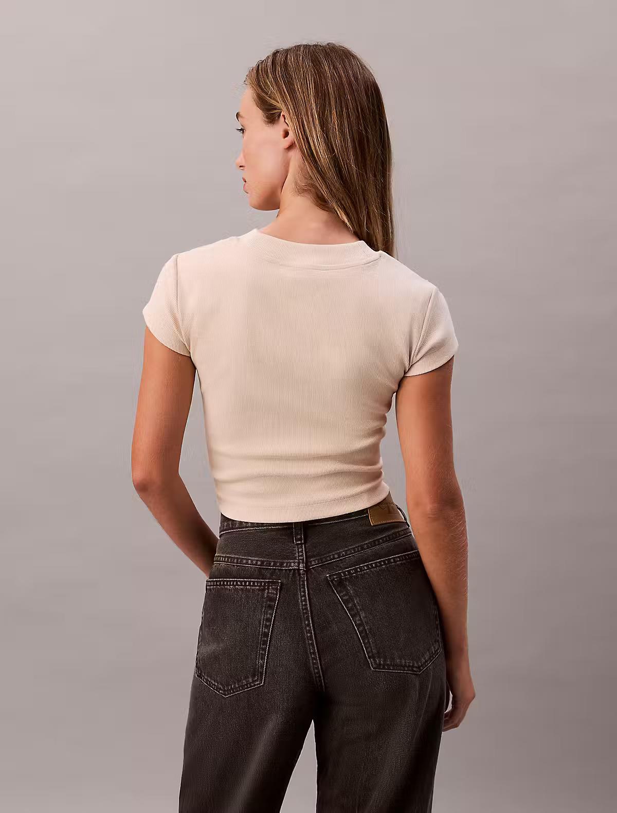 Calvin Klein Calvin Klein Kadın Yuvarlak Yaka Kısa Kollu Kısa Bej T-Shirt LV047AB802-5FZ