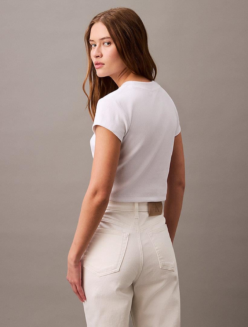 Calvin Klein Calvin Klein Kadın Yuvarlak Yaka Kısa Kollu Kısa Beyaz T-Shirt LV047AB802-YAA