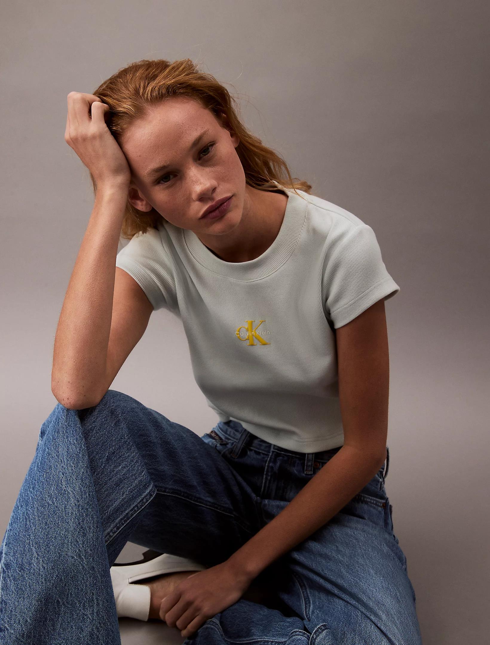 Calvin Klein Calvin Klein Kadın Yuvarlak Yaka Kısa Kollu Kısa Açık Yeşil T-Shirt LV047AB802-D1T