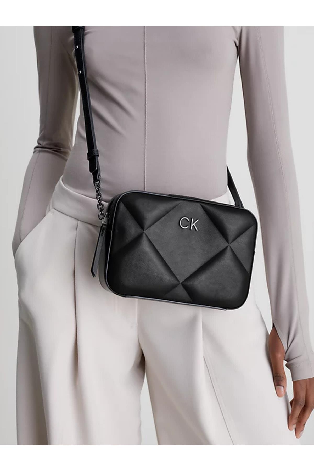 Calvin Klein Calvin Kleın Kadın Zincir Detaylı Omuz Askılı Siyah Omuz Çantası K60K610767-BAX
