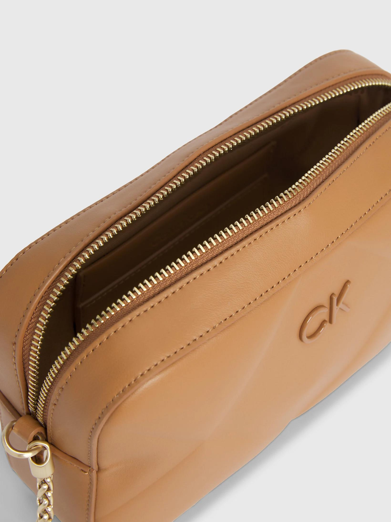 Calvin Klein Calvin Kleın Kadın Zincir Detaylı Omuz Askılı Kahverengi Omuz Çantası K60K610767-GA5