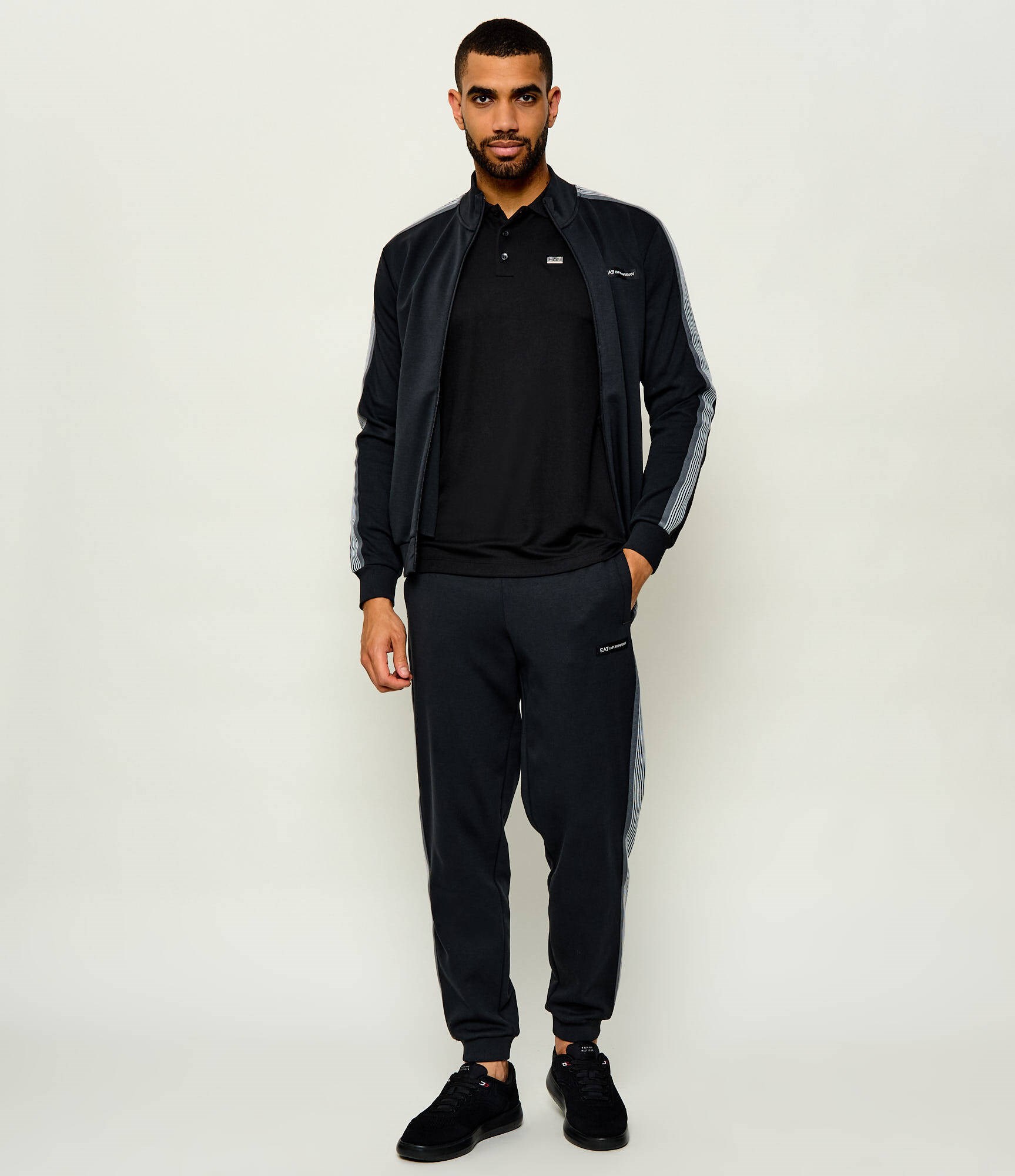 EA7 Ea7 Erkek Normal Kalıp Plaka Logo Detaylı Kısa Kollu Siyah Polo Yaka T-Shirt 7M002097 AF13862-UC001