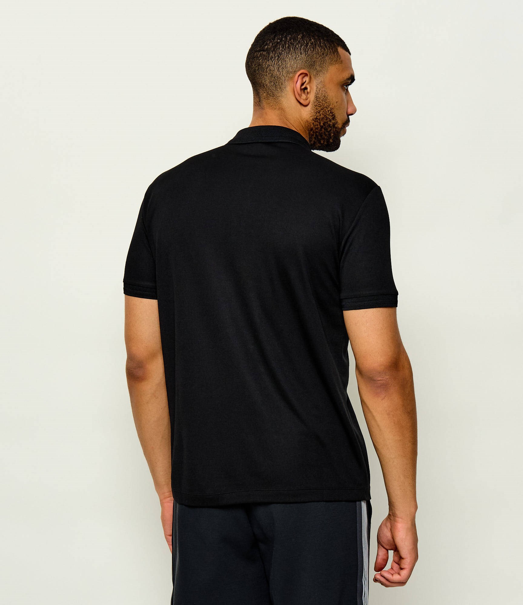 EA7 Ea7 Erkek Normal Kalıp Plaka Logo Detaylı Kısa Kollu Siyah Polo Yaka T-Shirt 7M002097 AF13862-UC001