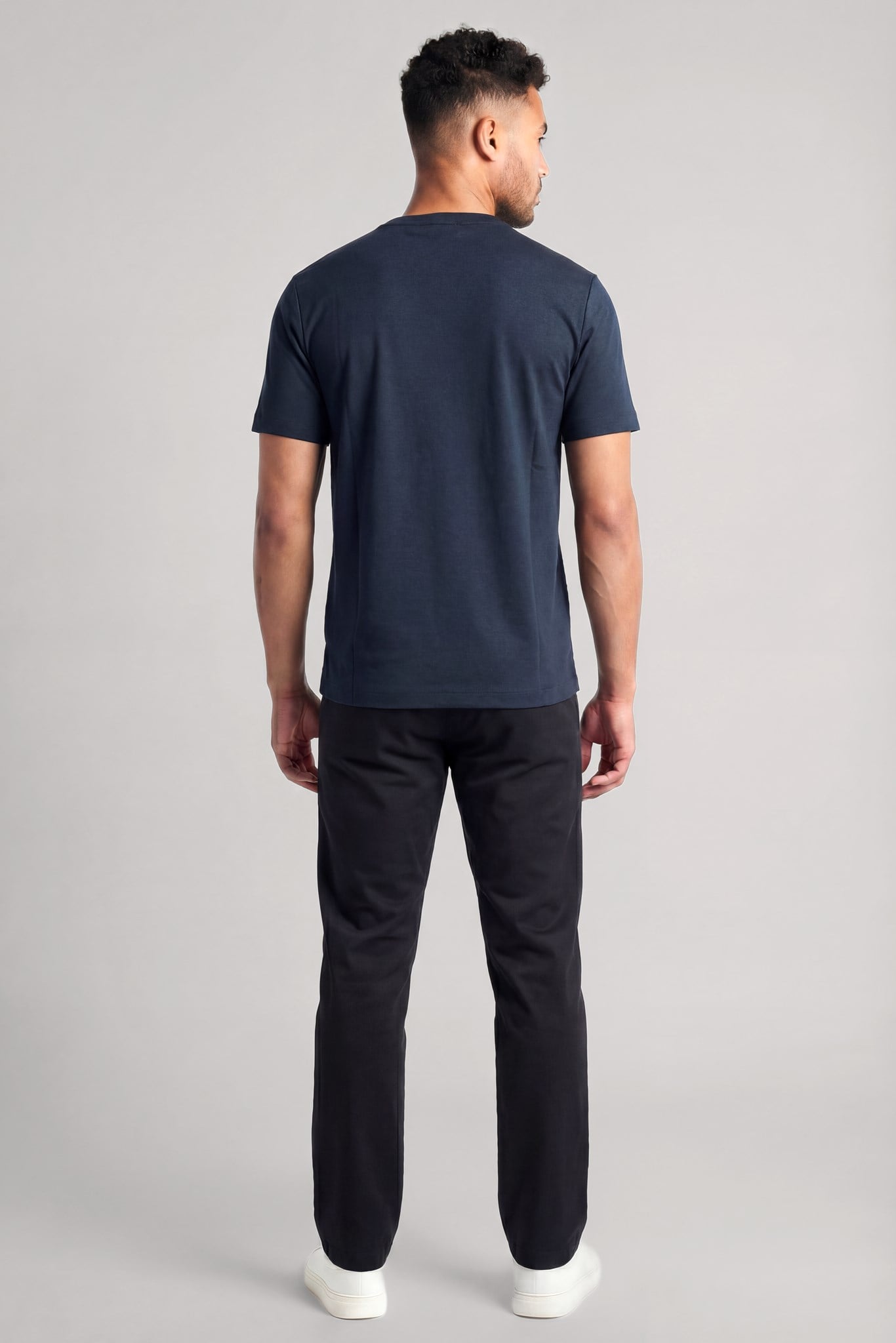 EA7 Ea7 Erkek Normal Kalıp Viskoz Karışımlı Kumaş Yuvarlak Yakalı Logo Etiketli Kısa Kollu Lacivert T-Shirt 7M001331 AF13739-UB102