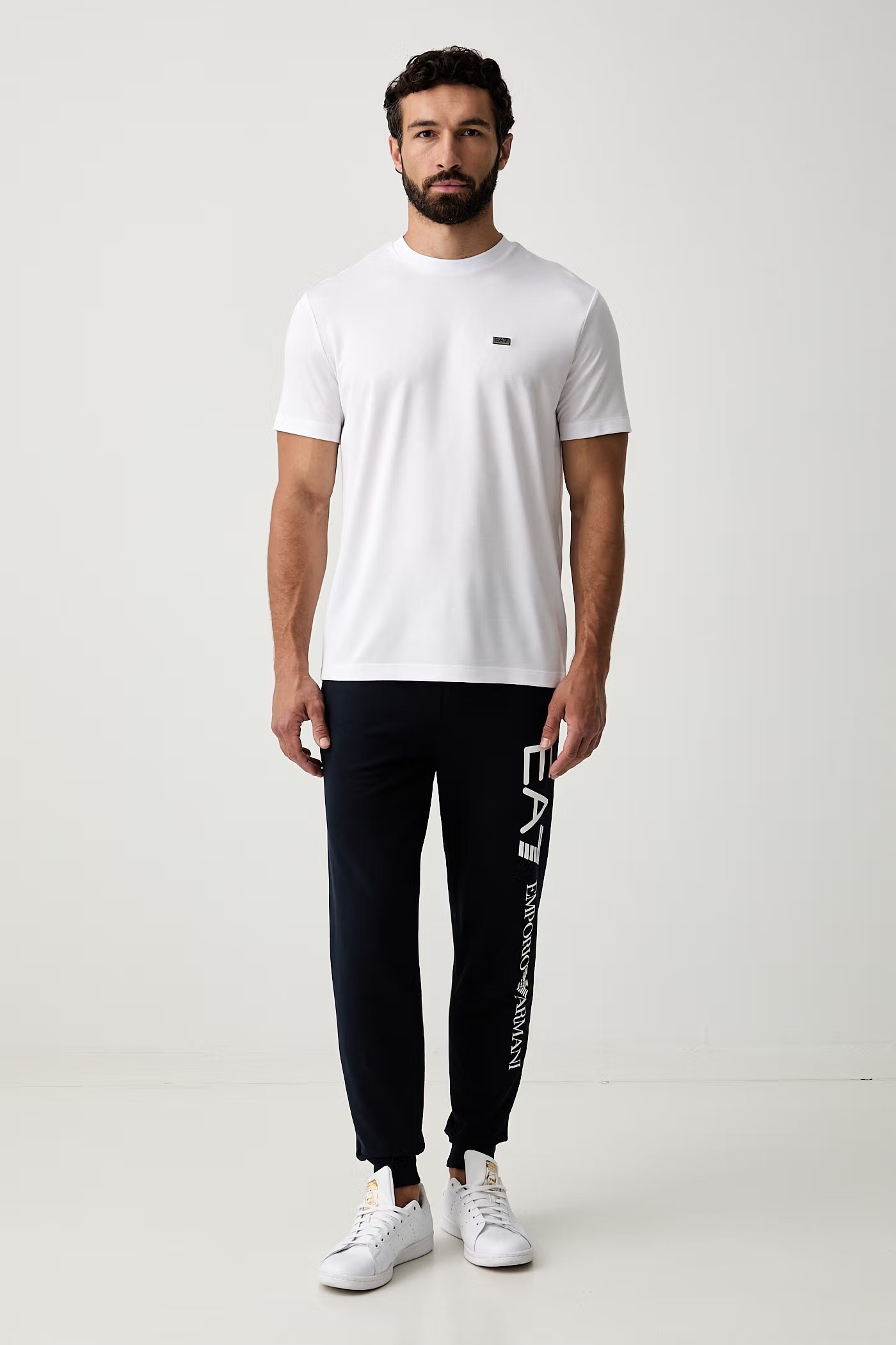 EA7 Ea7 Erkek Normal Kalıp Yumuşak Dokuma Kumaşlı Plaka Logolu Kısa Kollu Beyaz T-Shirt 7M002096 AF13862-U0002