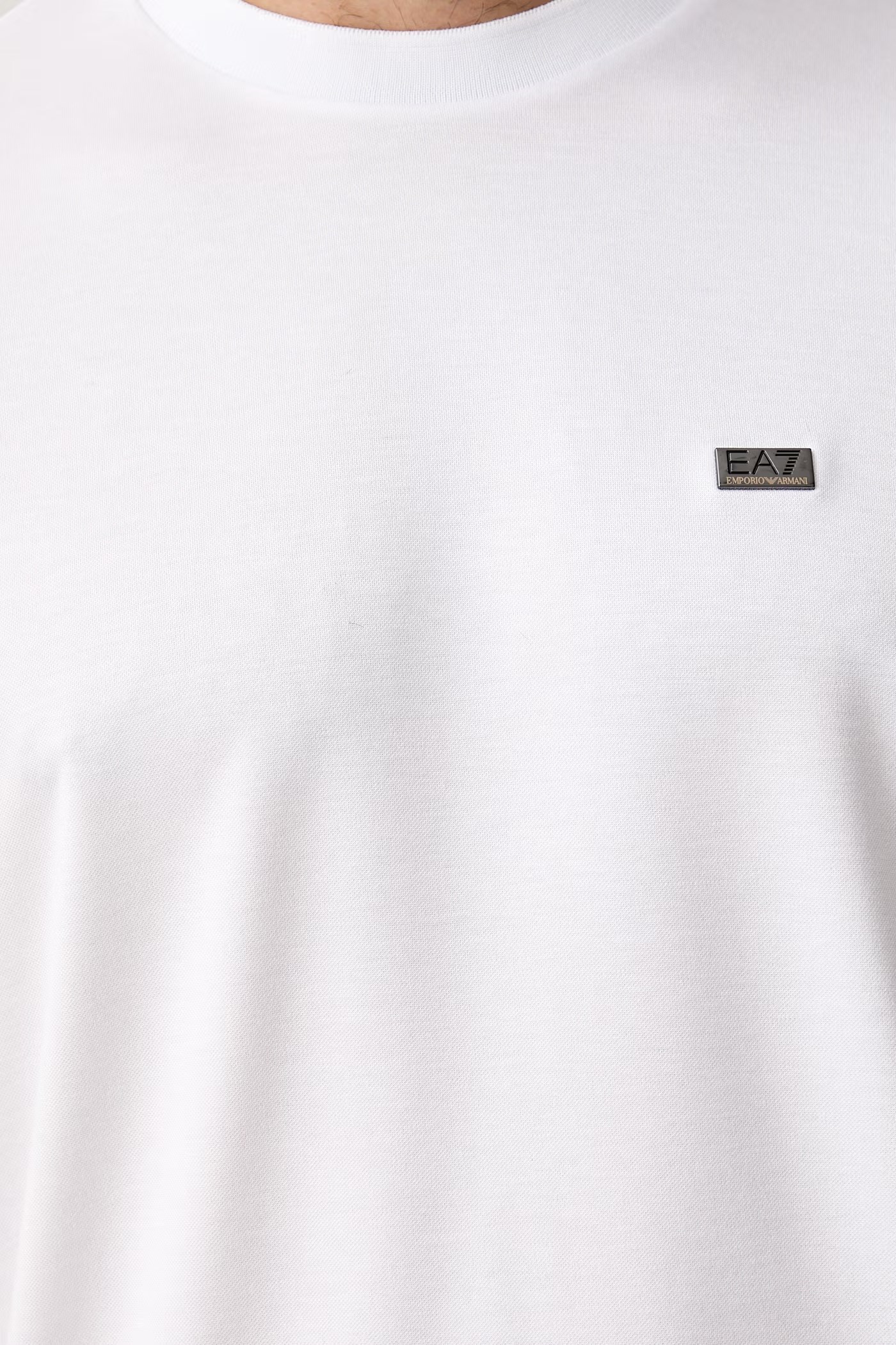 EA7 Ea7 Erkek Normal Kalıp Yumuşak Dokuma Kumaşlı Plaka Logolu Kısa Kollu Beyaz T-Shirt 7M002096 AF13862-U0002