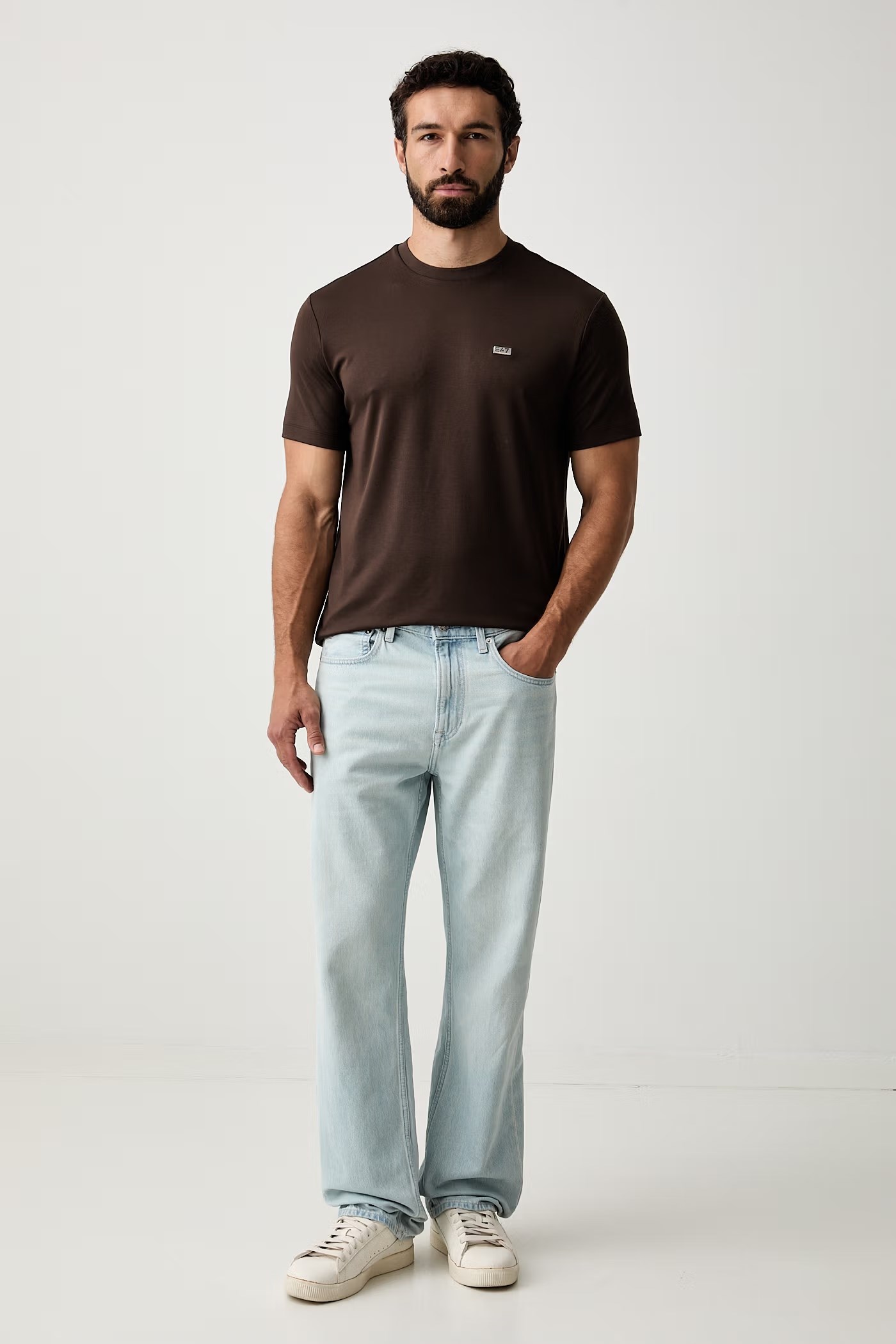 EA7 Ea7 Erkek Normal Kalıp Yumuşak Dokuma Kumaşlı Plaka Logolu Kısa Kollu Kahverengi T-Shirt 7M002096 AF13862-U6027