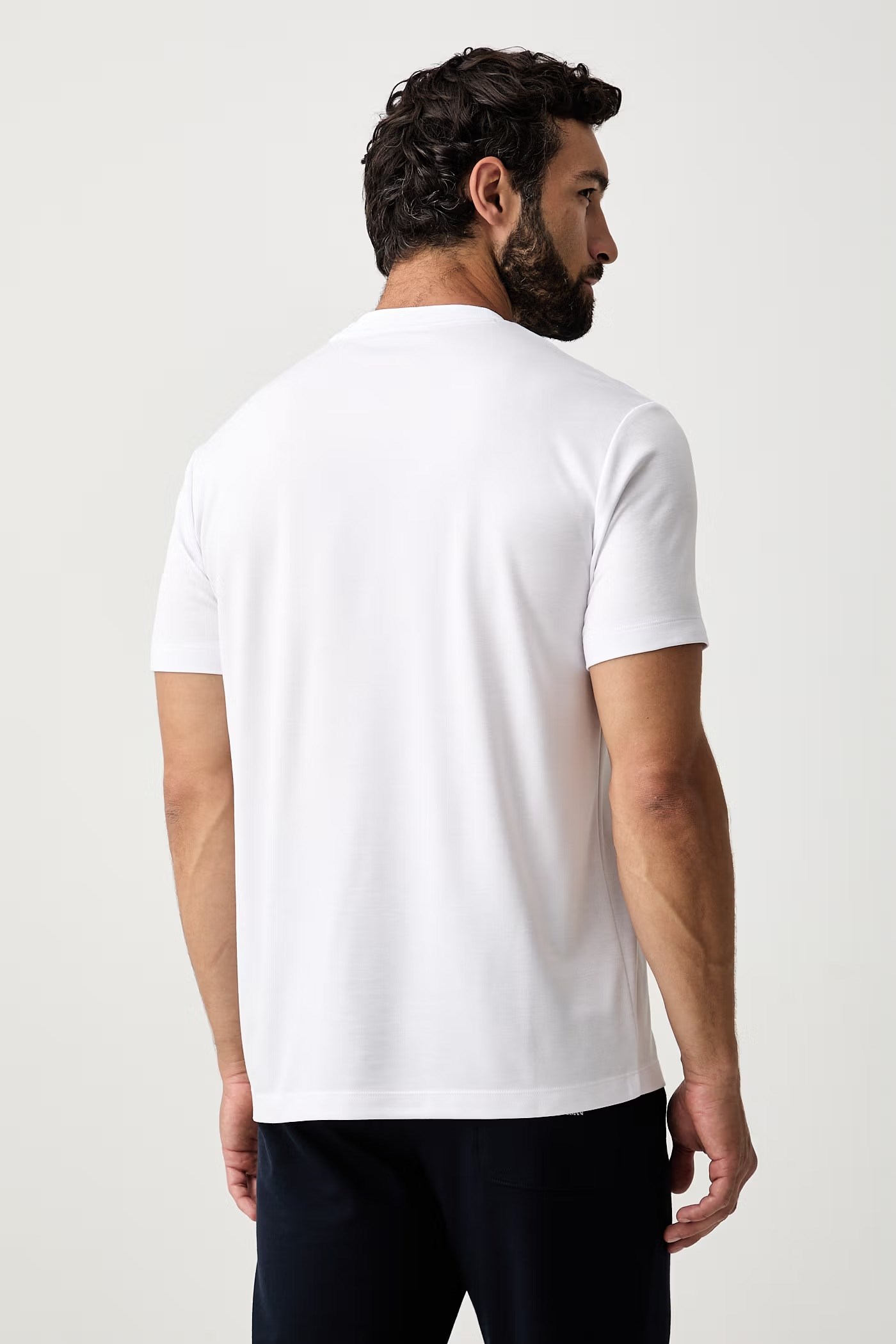 EA7 Ea7 Erkek Normal Kalıp Yumuşak Dokuma Kumaşlı Plaka Logolu Kısa Kollu Beyaz T-Shirt 7M002096 AF13862-U0002