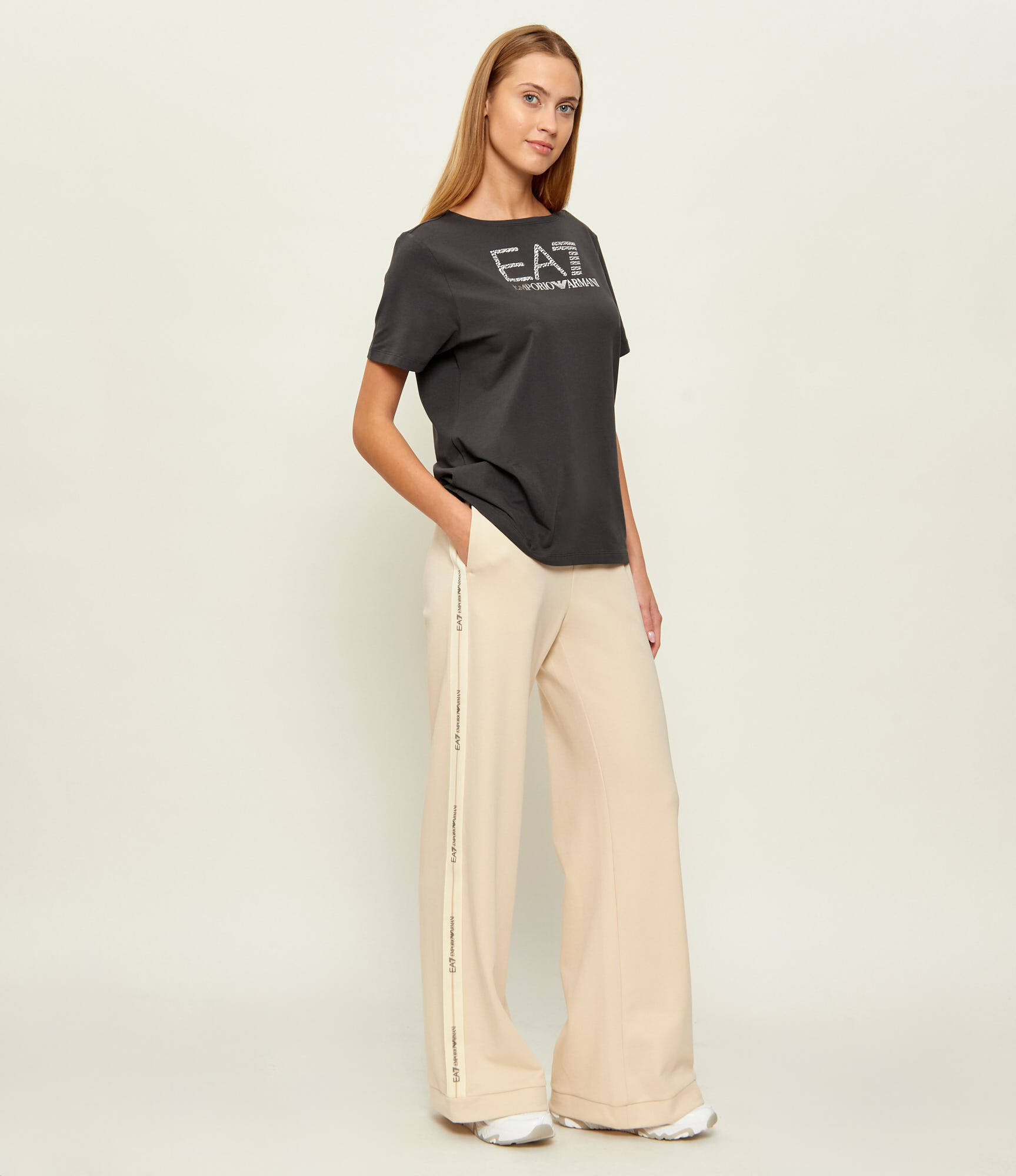 EA7 Ea7 Kadın Göğüste Taş Detaylı Logo Desenli Pamuklu Yuvarlak Yakalı Kısa Kollu Gri T-Shirt 7W001098 AF14880-U8111