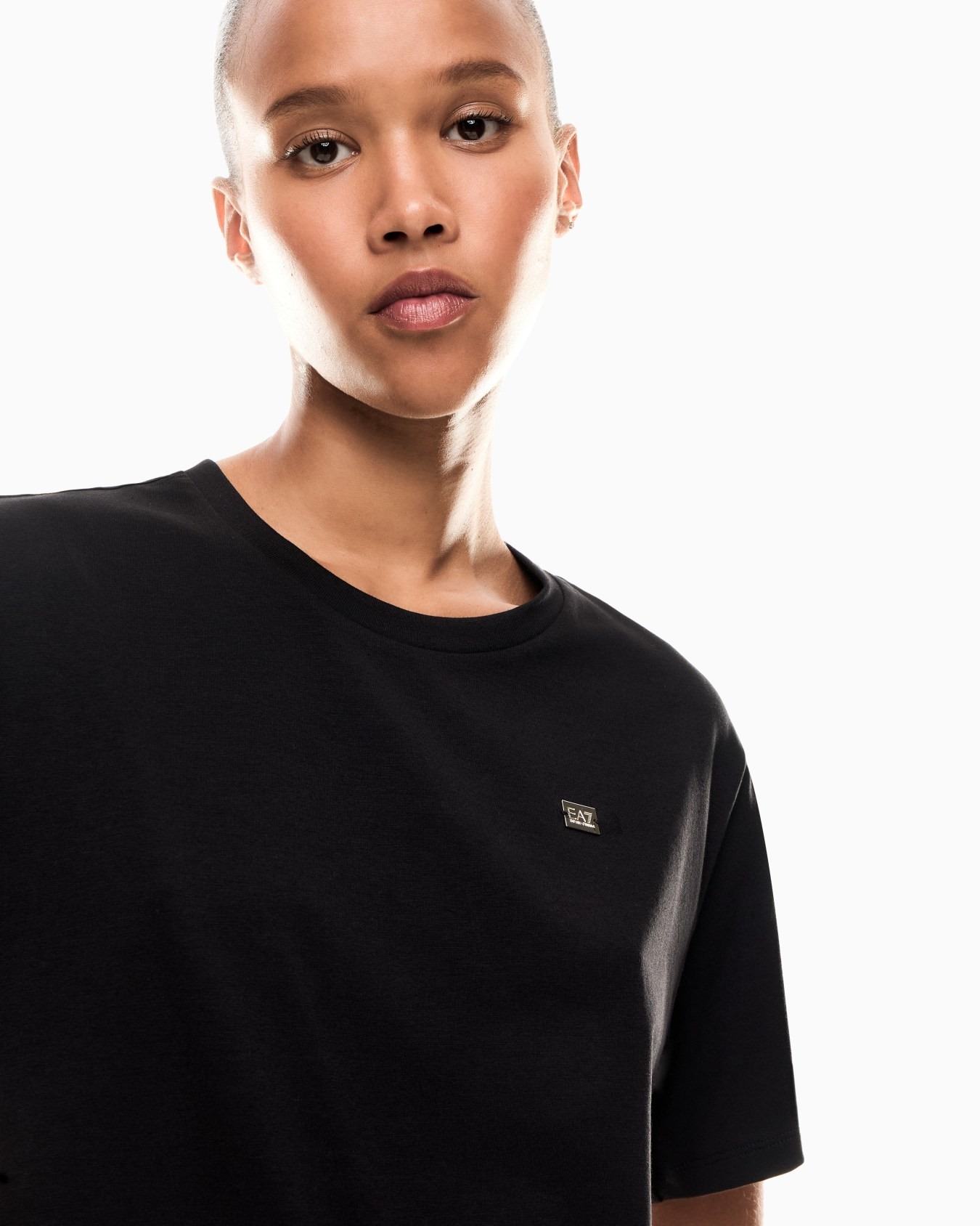 EA7 Ea7 Kadın Normal Kalıp Pamuklu Yuvarlak Yakalı Metalik Logo Detaylı Kısa Kollu Siyah T-Shirt 7W000455 AF10373-UC001