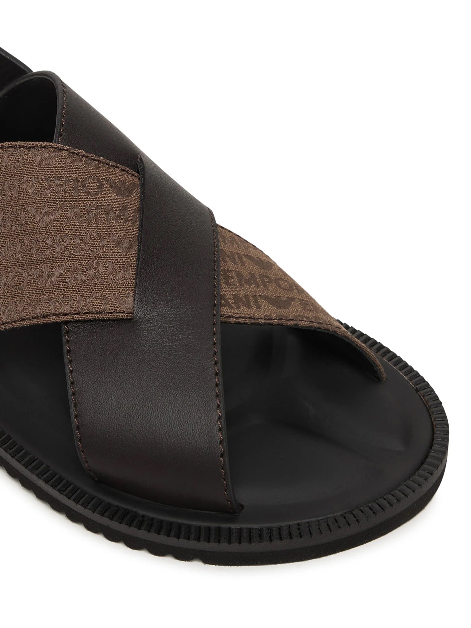 Emporio Armani Emporıo Armani Erkek %100 Deri ve Jakarlı Çapraz Bantlı Kahverengi Sandalet EM004323 AF25617-M6354