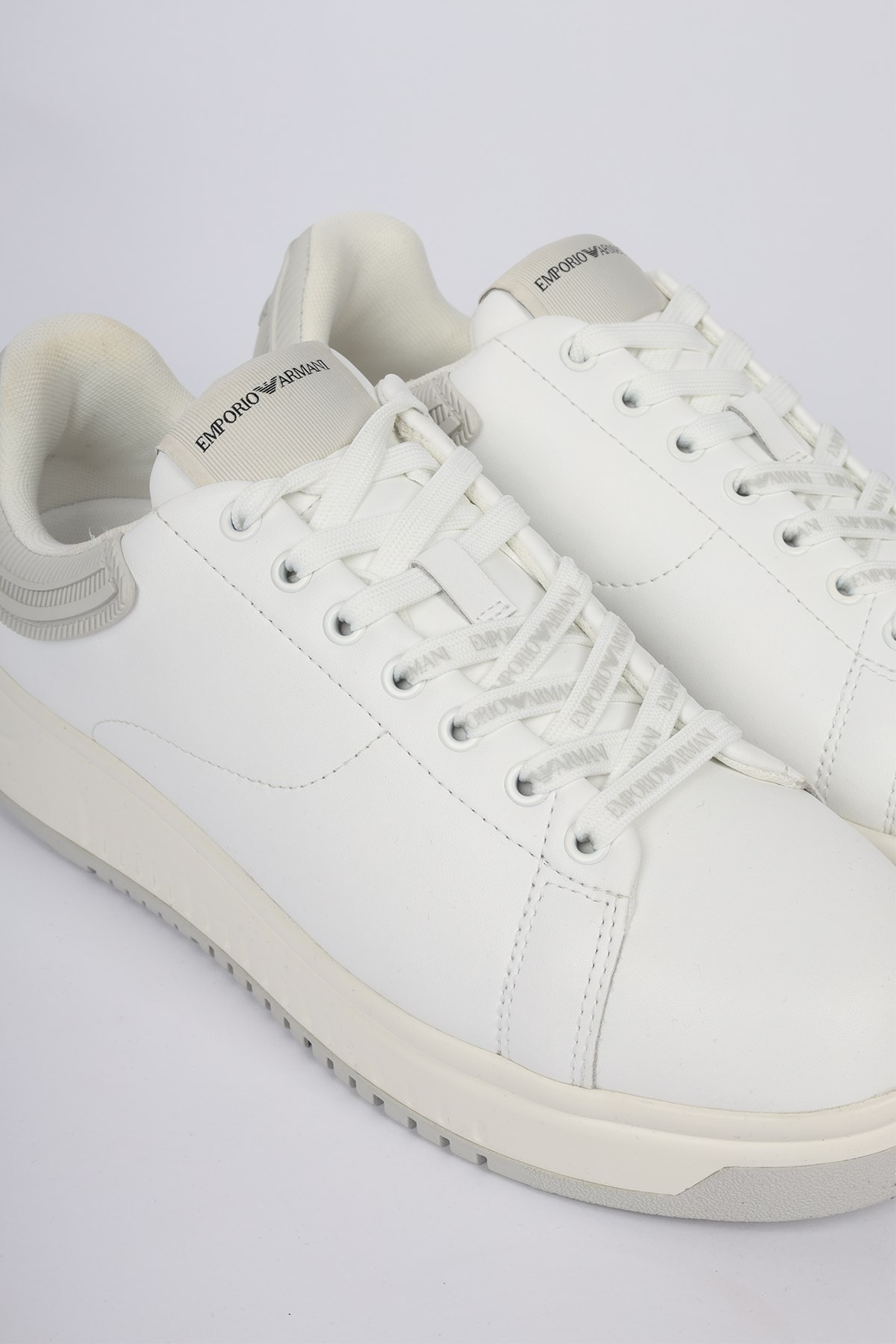 Emporio Armani Emporıo Armani Erkek Bağlamalı Orta Kalın Taban Deri Beyaz-Gri Sneaker EM003663 AF18212-M0459