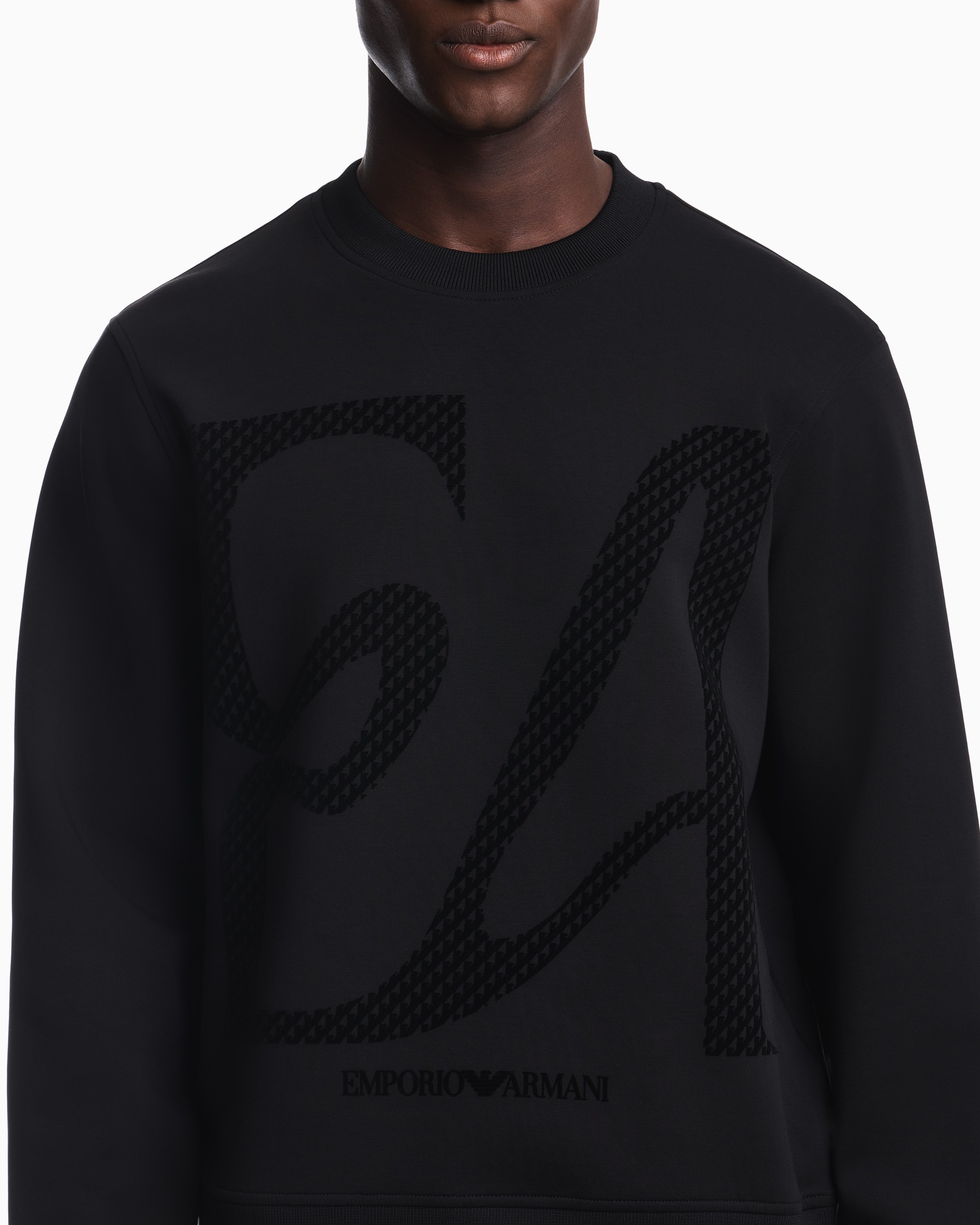 Emporio Armani Emporıo Armani Erkek Büyük Kadife Logo Detaylı Pamuklu Çift Jarse Kumaşlı Uzun Kollu Siyah Sweatshirt EM006841 AF10013-MC722