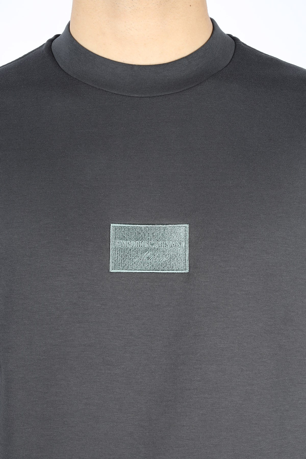 Emporio Armani Emporıo Armani Erkek Fermuarlı ve Kabartmalı Kartal Logolu Regular Fit Kapüşonlu Siyah1 Sweatshirt EM001045 AF100131-U8168