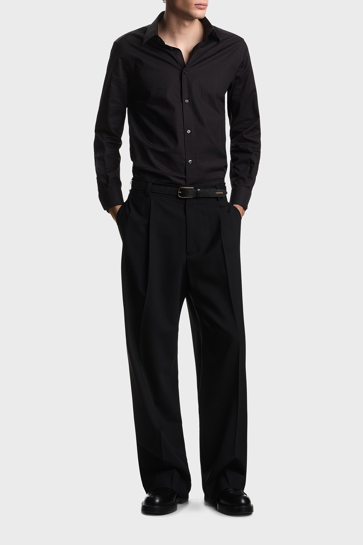 Emporio Armani Emporıo Armani Erkek İpek Karışımlı Regular Fit Gömlek Yaka Siyah Gömlek EM001537 AF18123-FC203