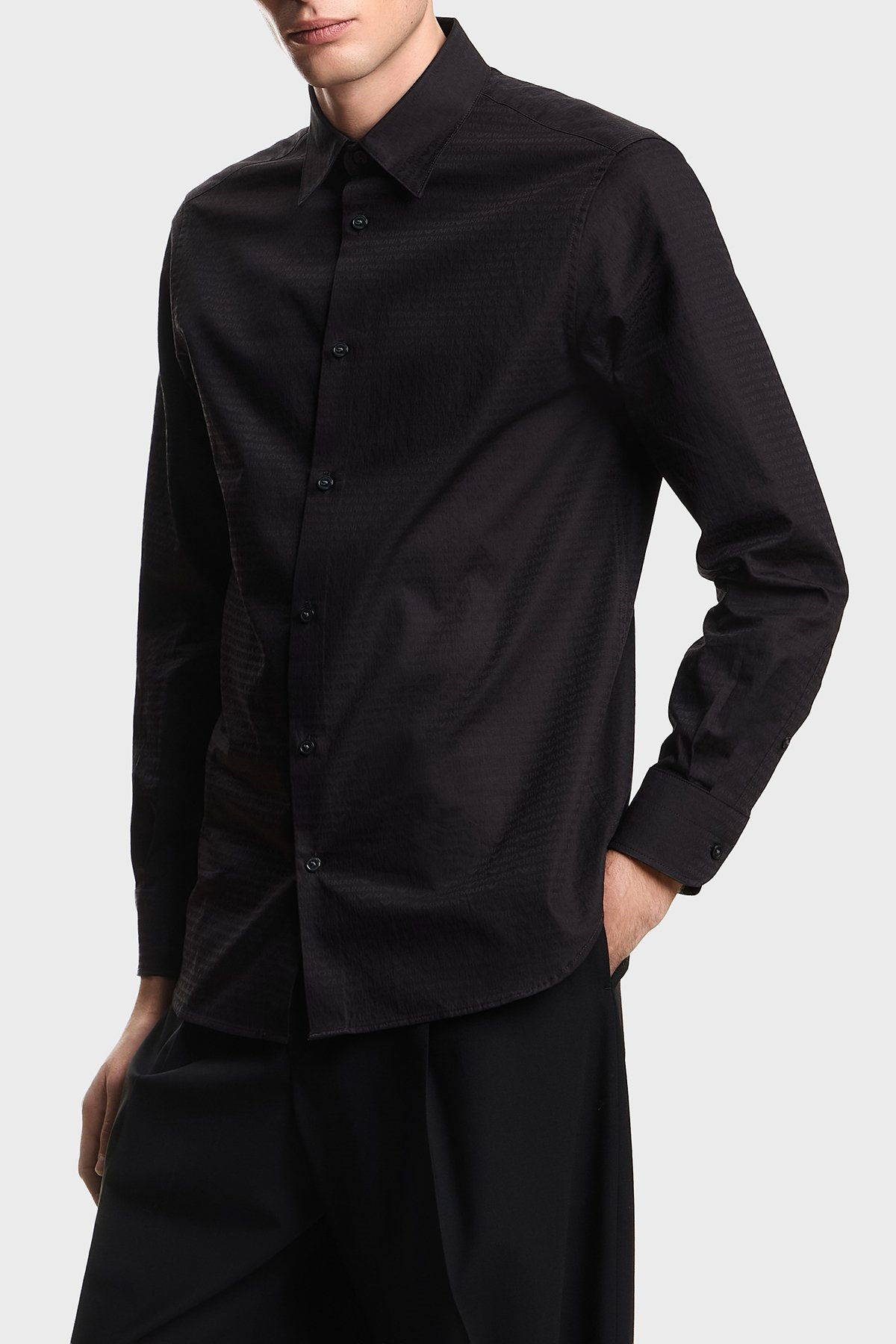 Emporio Armani Emporıo Armani Erkek İpek Karışımlı Regular Fit Gömlek Yaka Siyah Gömlek EM001537 AF18123-FC203