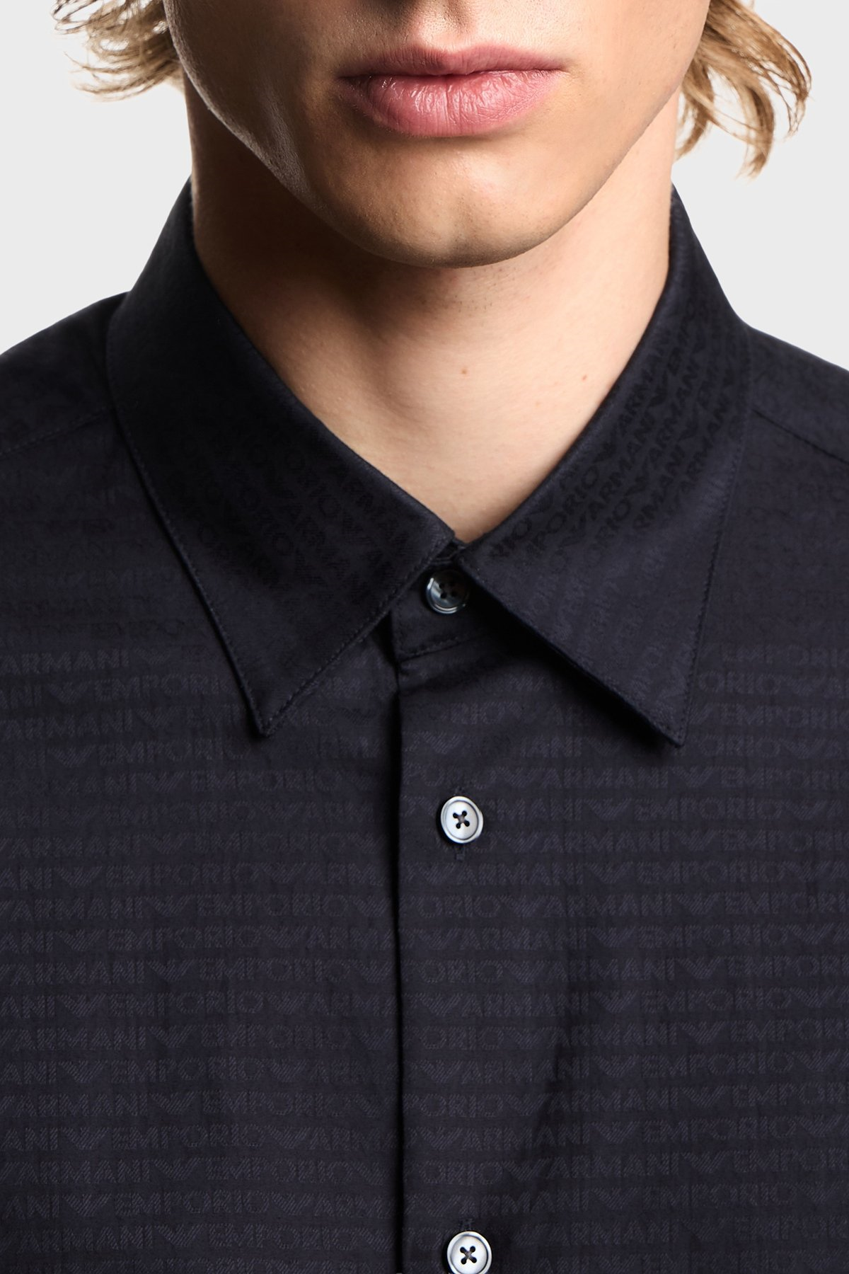 Emporio Armani Emporıo Armani Erkek İpek Karışımlı Regular Fit Gömlek Yaka Lacivert Gömlek EM001537 AF18123-FB319
