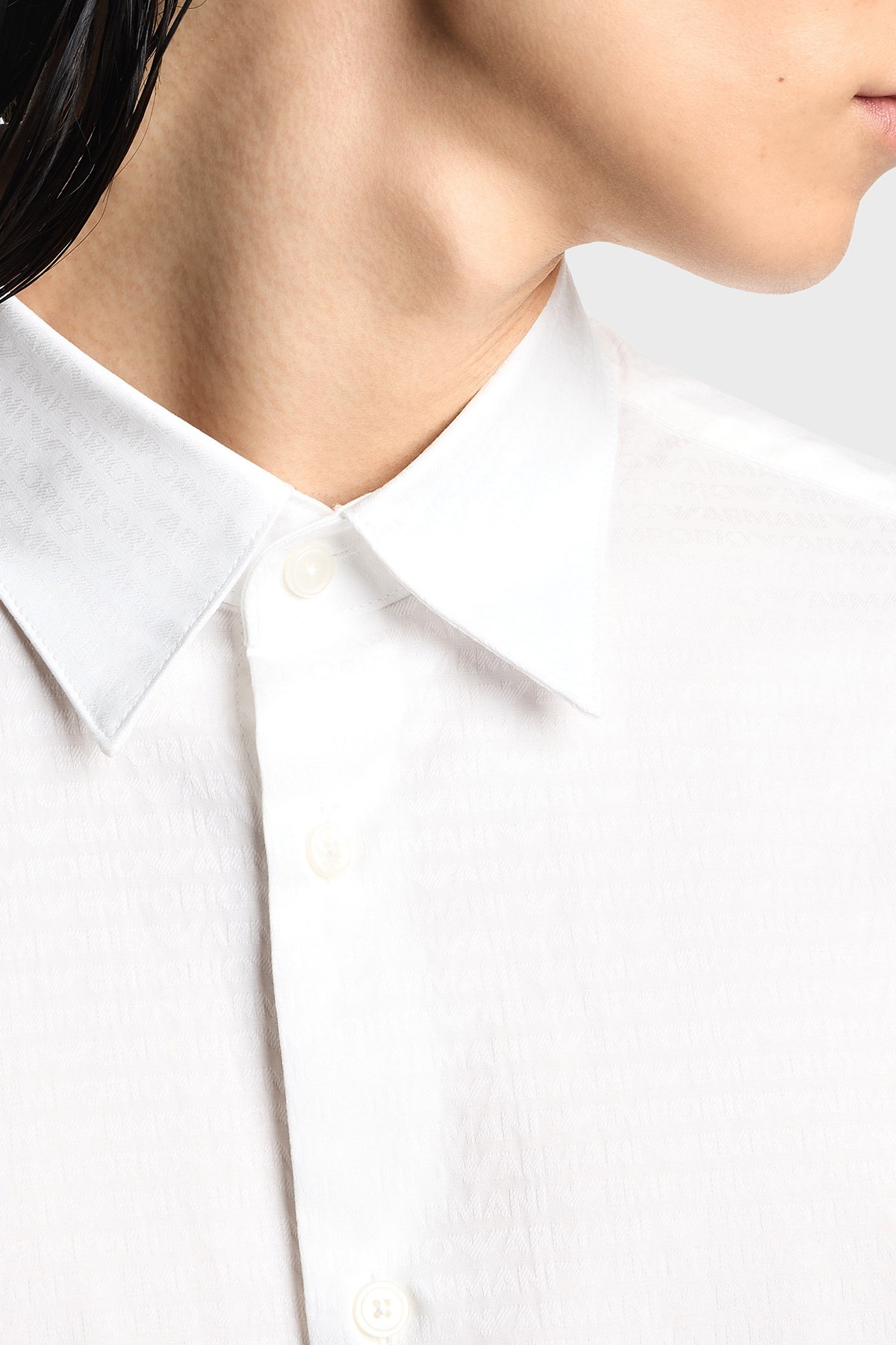 Emporio Armani Emporıo Armani Erkek İpek Karışımlı Regular Fit Gömlek Yaka Ekru Gömlek EM001537 AF18123-F0136