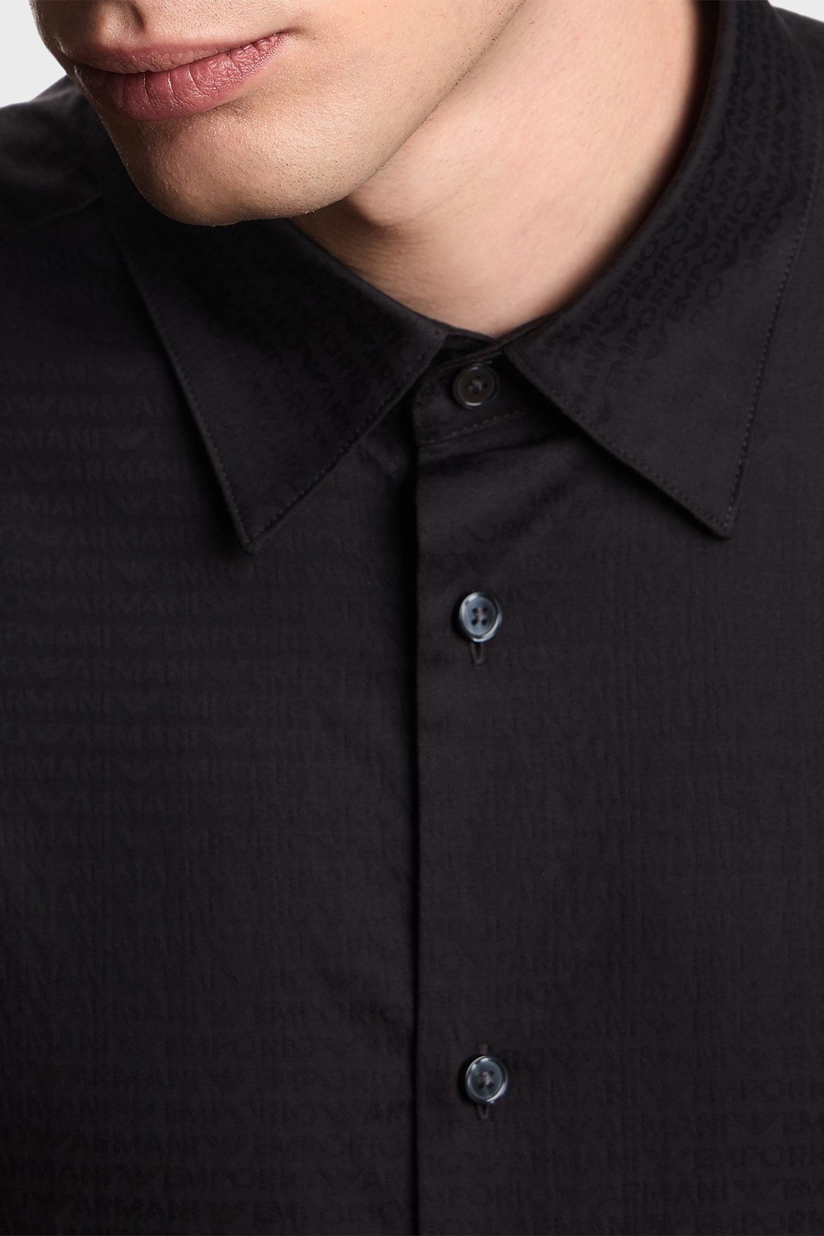 Emporio Armani Emporıo Armani Erkek İpek Karışımlı Regular Fit Gömlek Yaka Siyah Gömlek EM001537 AF18123-FC203