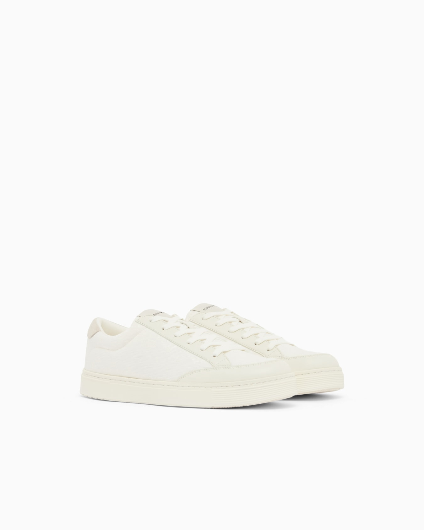 Emporio Armani Emporıo Armani Erkek Kalın ve Rahat Tabanlı Nefes Alabilen Tasarımlı Düşük Bilekli Beyaz Sneaker EM004782 AF23199-M0172