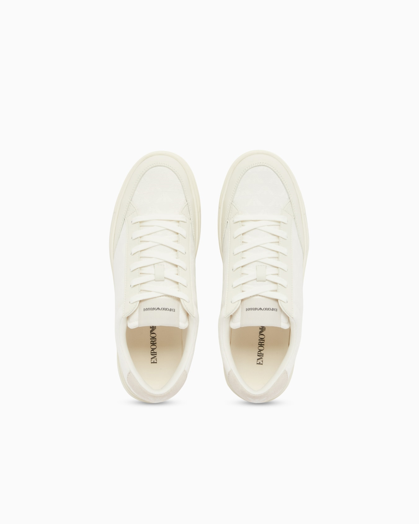 Emporio Armani Emporıo Armani Erkek Kalın ve Rahat Tabanlı Nefes Alabilen Tasarımlı Düşük Bilekli Beyaz Sneaker EM004782 AF23199-M0172