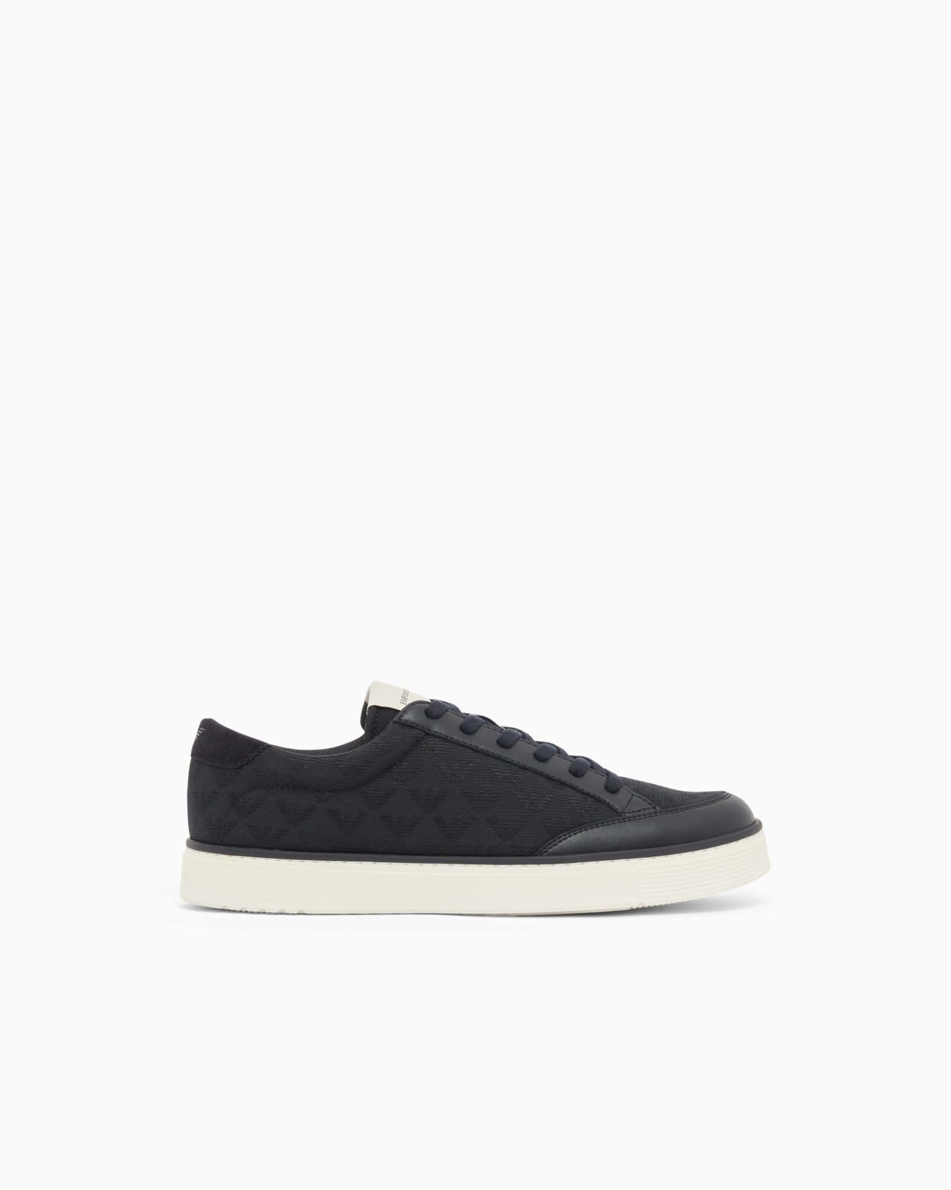 Emporio Armani Emporıo Armani Erkek Kalın ve Rahat Tabanlı Nefes Alabilen Tasarımlı Düşük Bilekli Lacivert Sneaker EM004782 AF23199-MB483