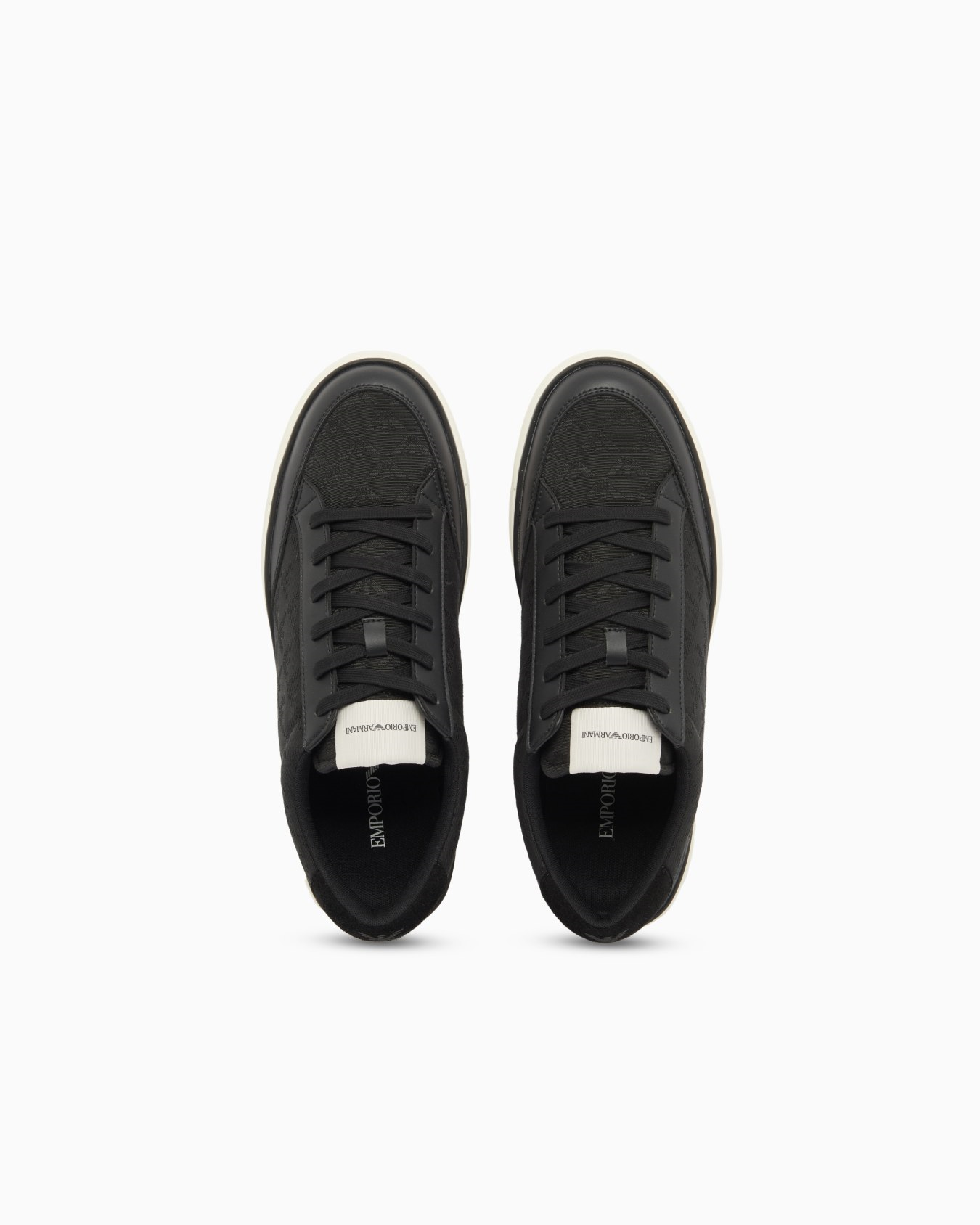 Emporio Armani Emporıo Armani Erkek Kalın ve Rahat Tabanlı Nefes Alabilen Tasarımlı Düşük Bilekli Siyah Sneaker EM004782 AF23199-MC406