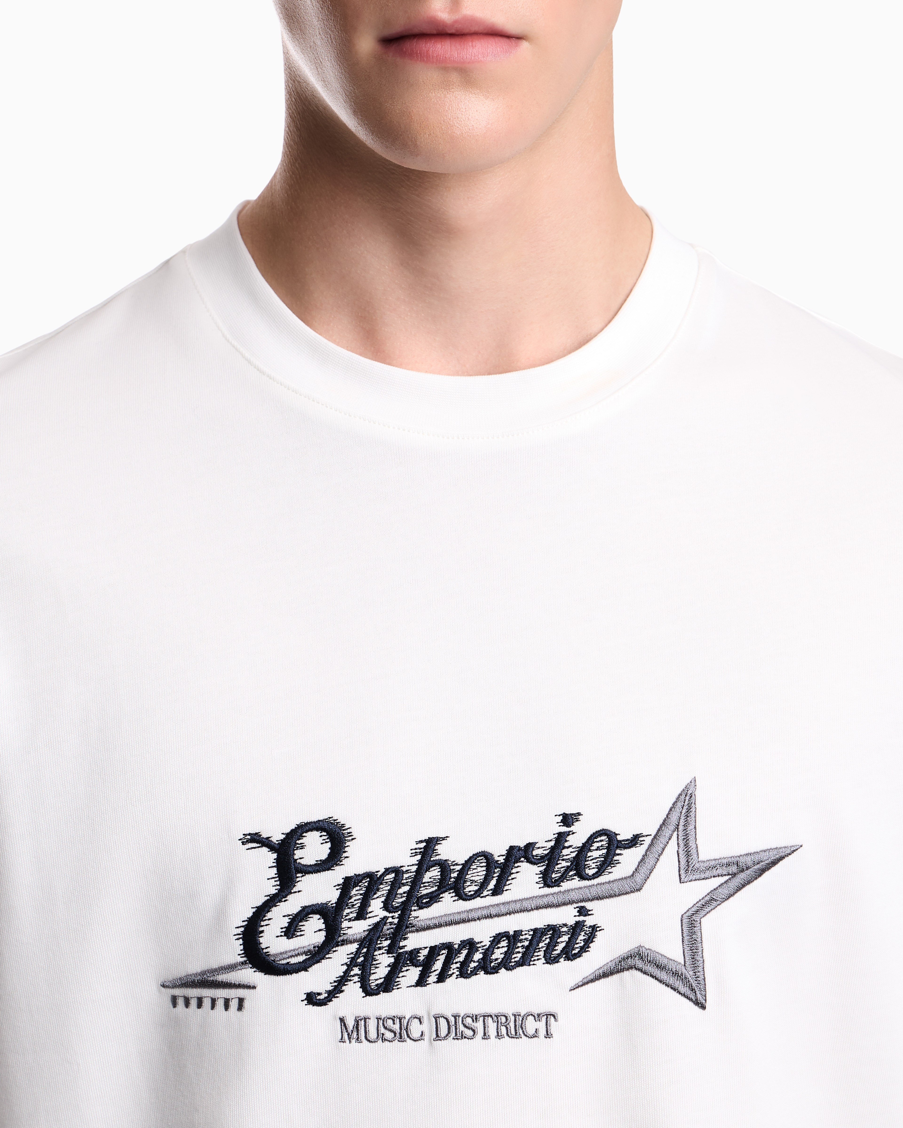 Emporio Armani Emporıo Armani Erkek Kalın Jarse Dokuma Kumaş Logo Nakışlı Yuvarlak Yakalı Kısa Kollu Beyaz T-Shirt EM006809 AF13715-U0003