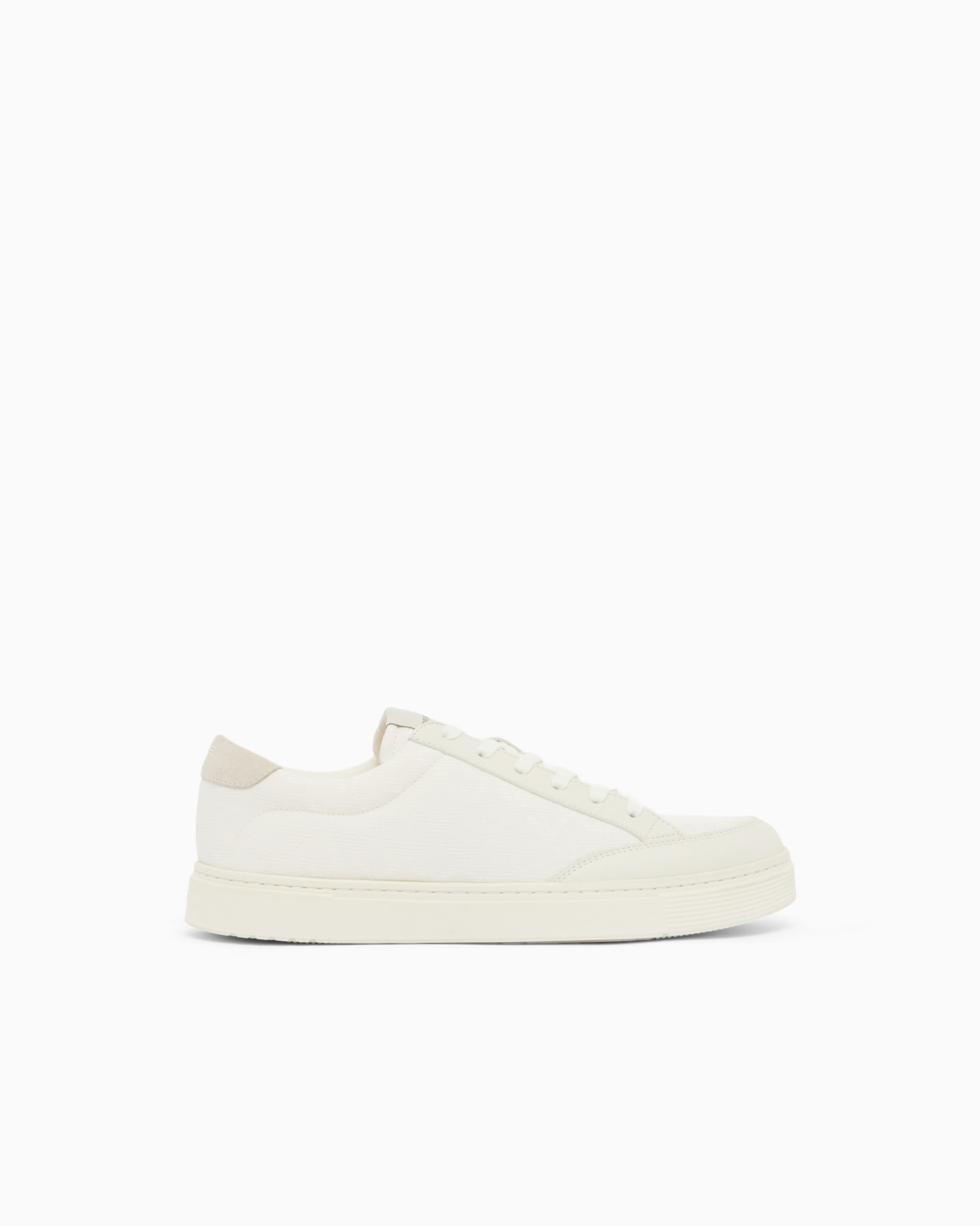 Emporio Armani Emporıo Armani Erkek Kalın ve Rahat Tabanlı Nefes Alabilen Tasarımlı Düşük Bilekli Beyaz Sneaker EM004782 AF23199-M0172
